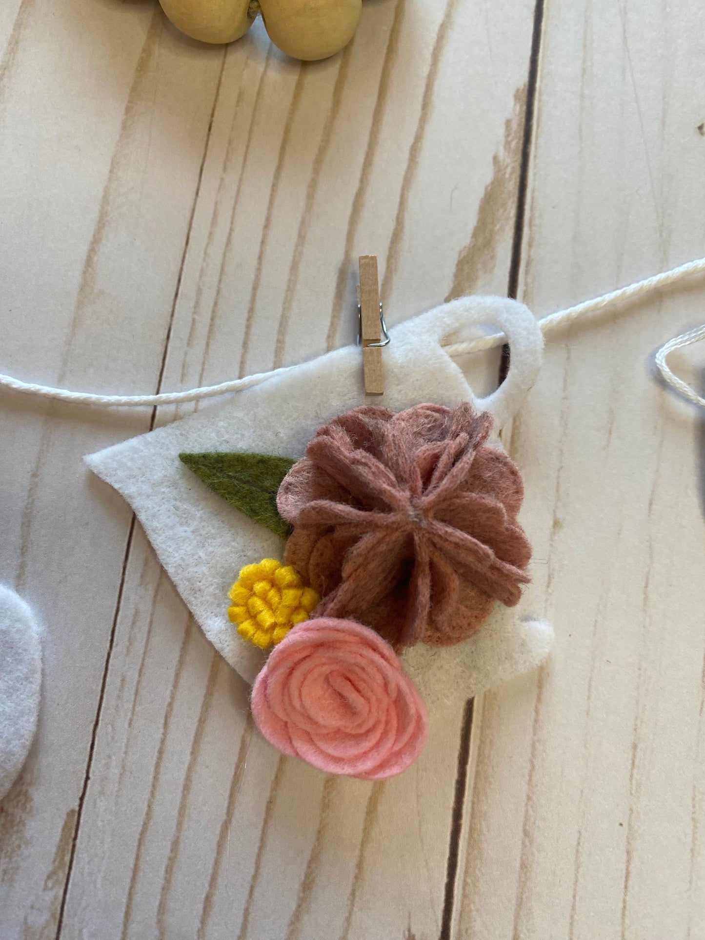 Tea Set Banner, Felt Flower Teapot Garland, with Sugar Bowl & Pitcher, Tea cups with saucers, Wall Hanging Decoration for Mother’s Day
