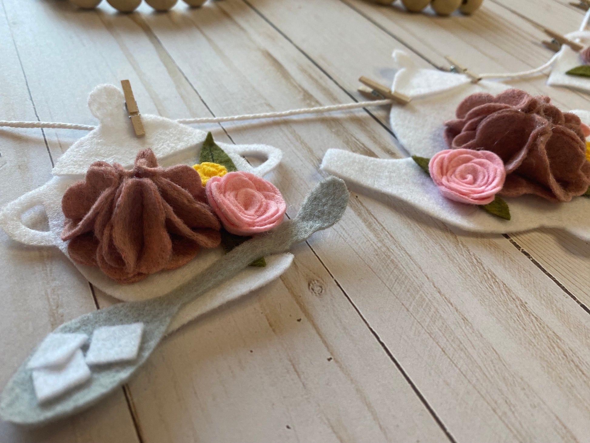 Tea Set Banner, Felt Flower Teapot Garland, with Sugar Bowl & Pitcher, Tea cups with saucers, Wall Hanging Decoration for Mother’s Day