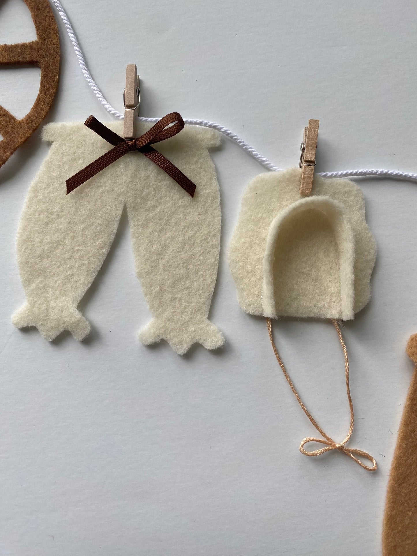 Farmer Miniature Felt Clothesline Banner, Farmhouse Garland, Farm Boy & Girl Bunting, Colonial Times Wall Hanging, Early America Decoration