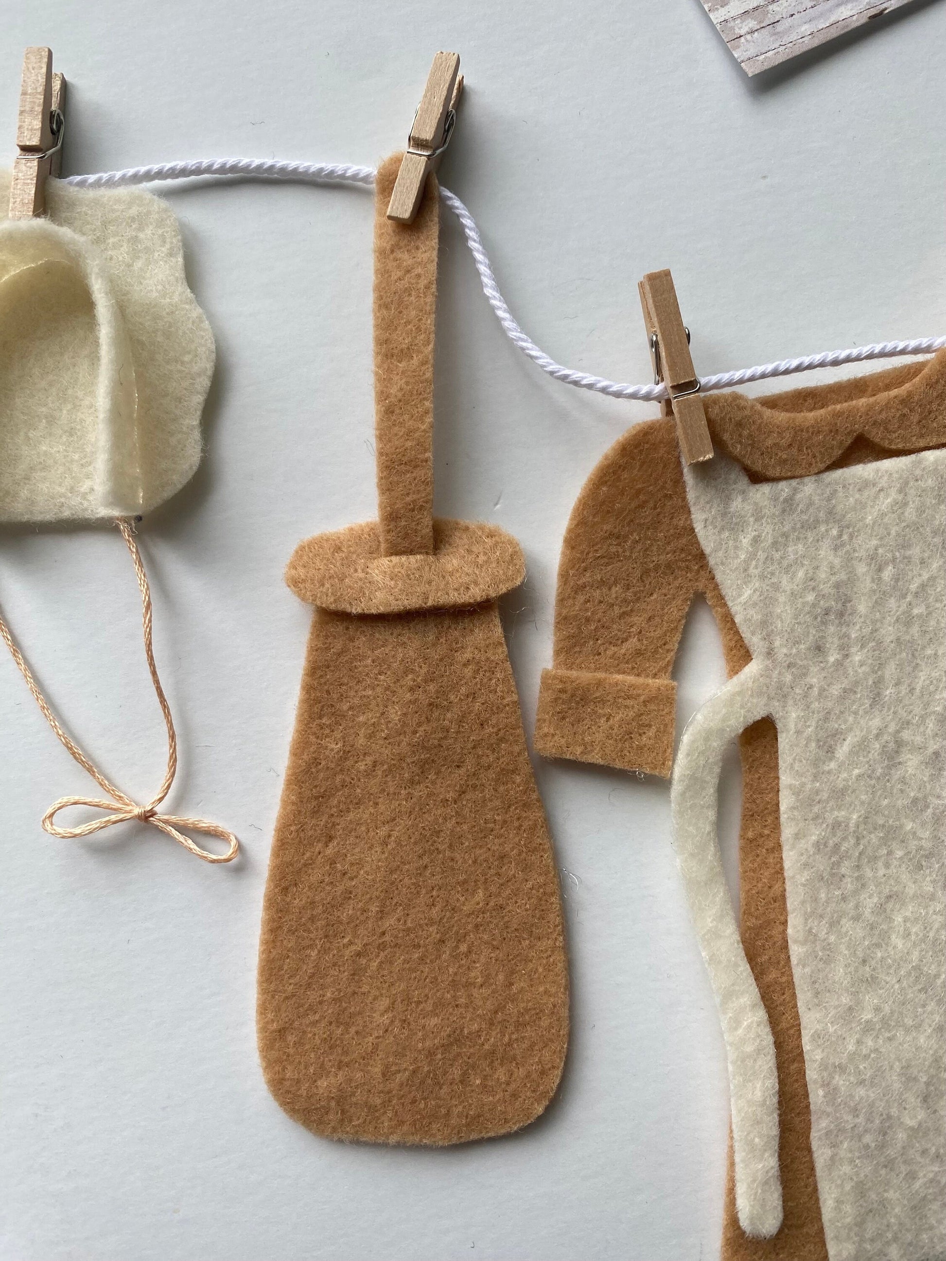 Farmer Miniature Felt Clothesline Banner, Farmhouse Garland, Farm Boy & Girl Bunting, Colonial Times Wall Hanging, Early America Decoration