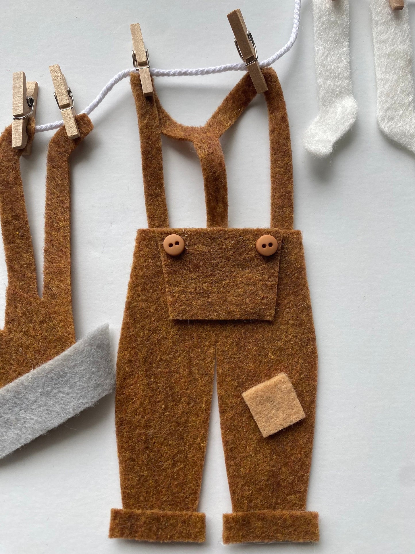 Farmer Miniature Felt Clothesline Banner, Farmhouse Garland, Farm Boy & Girl Bunting, Colonial Times Wall Hanging, Early America Decoration