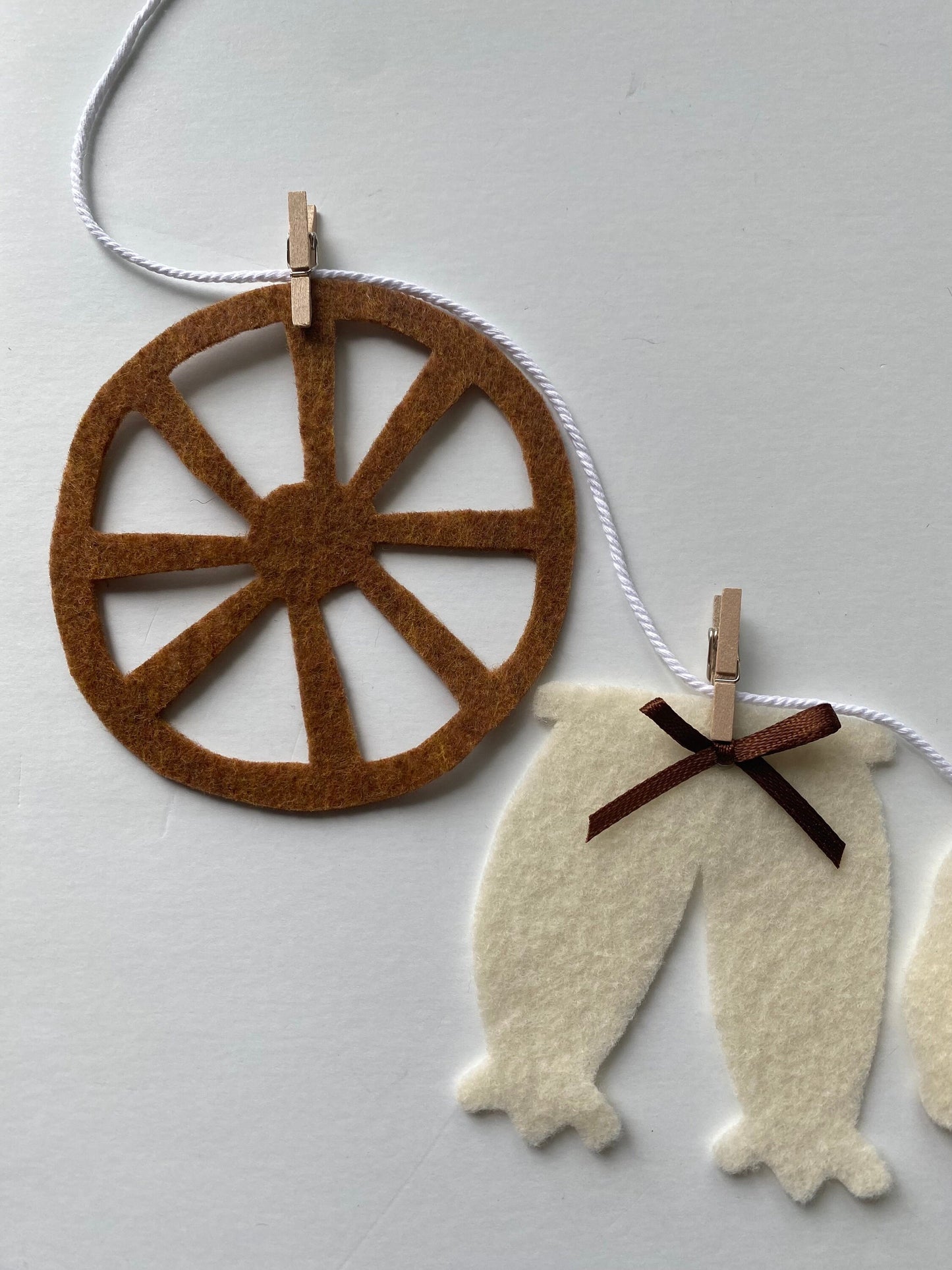 Farmer Miniature Felt Clothesline Banner, Farmhouse Garland, Farm Boy & Girl Bunting, Colonial Times Wall Hanging, Early America Decoration