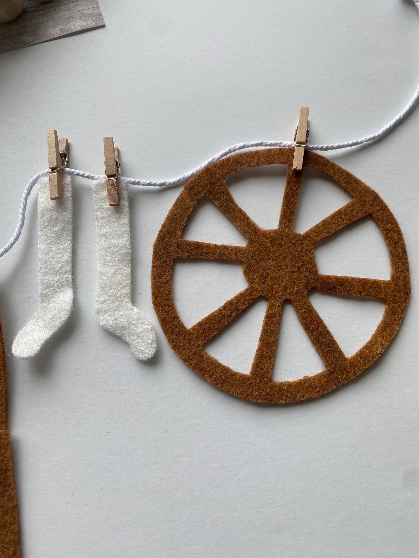 Farmer Miniature Felt Clothesline Banner, Farmhouse Garland, Farm Boy & Girl Bunting, Colonial Times Wall Hanging, Early America Decoration