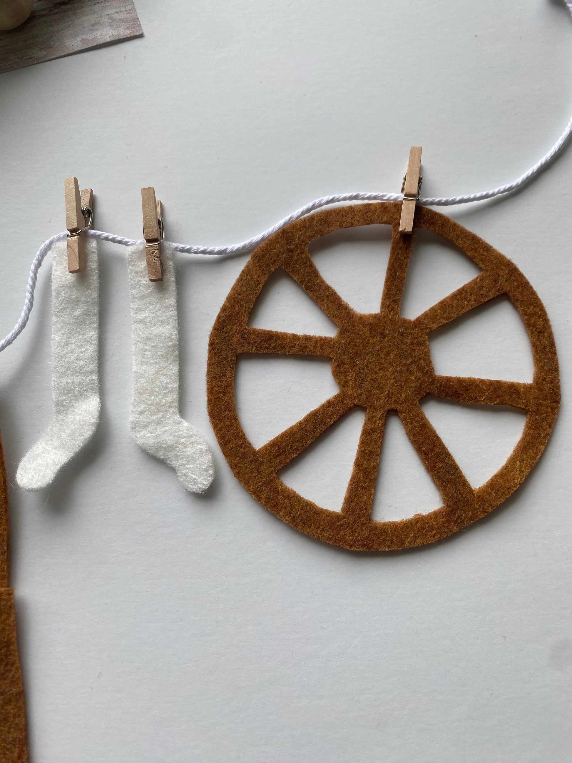 Farmer Miniature Felt Clothesline Banner, Farmhouse Garland, Farm Boy & Girl Bunting, Colonial Times Wall Hanging, Early America Decoration