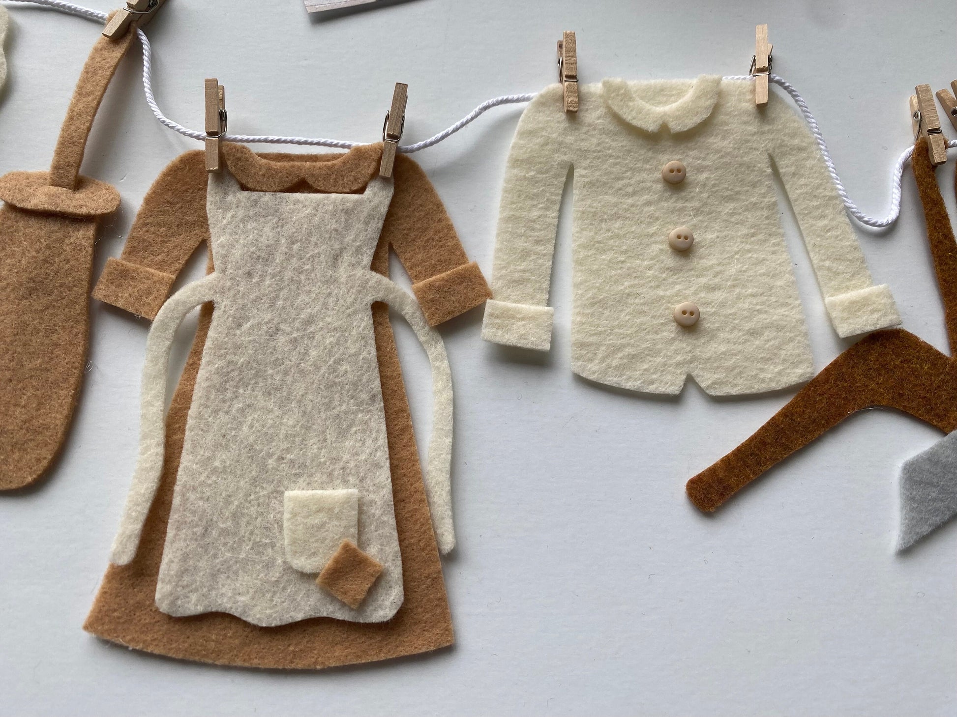 Farmer Miniature Felt Clothesline Banner, Farmhouse Garland, Farm Boy & Girl Bunting, Colonial Times Wall Hanging, Early America Decoration