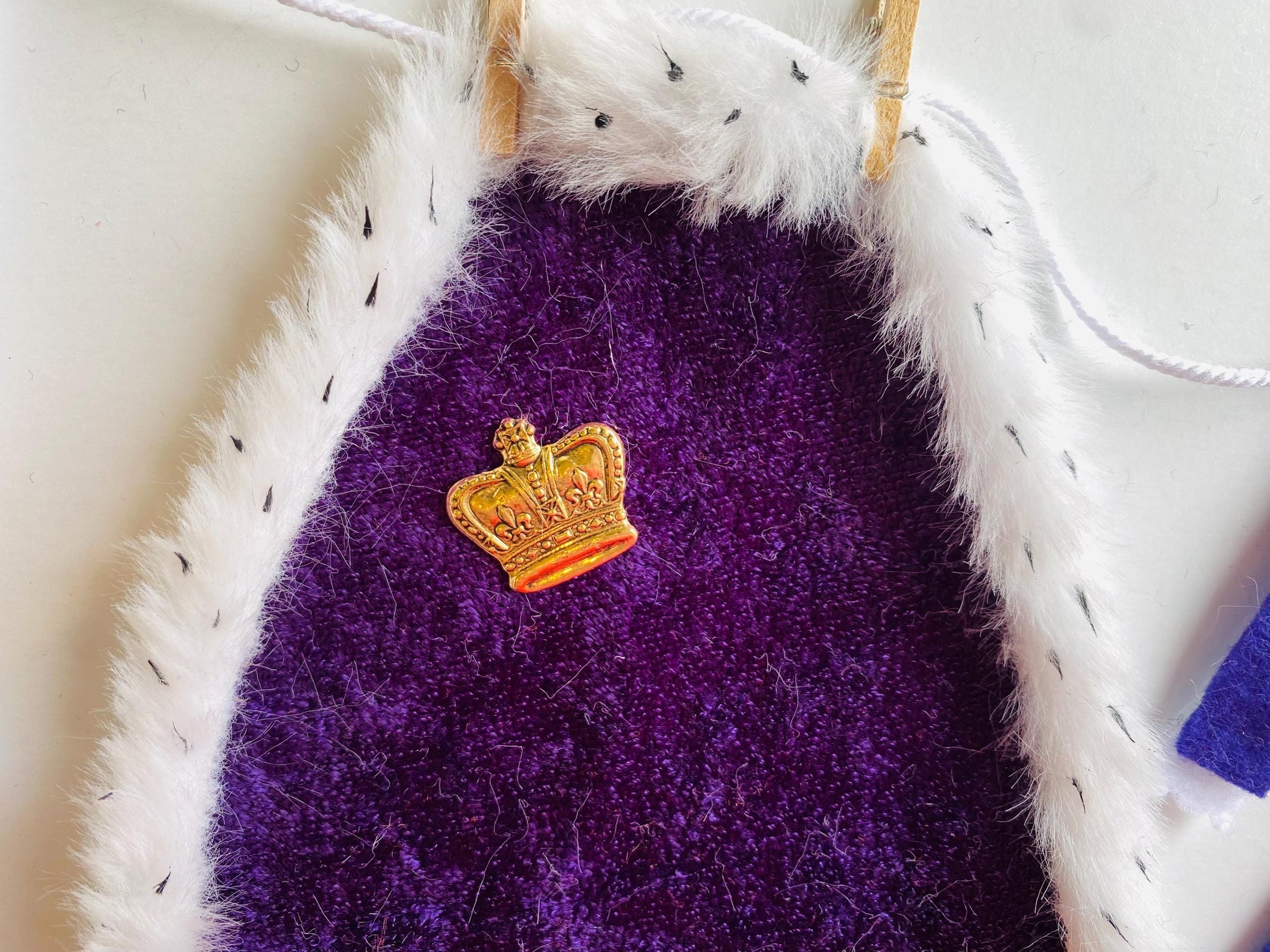 Queen’s Laundry Line, Miniature Felt Clothesline Banner, Medieval Costume Bunting, Decoration for Party or Renaissance Faire