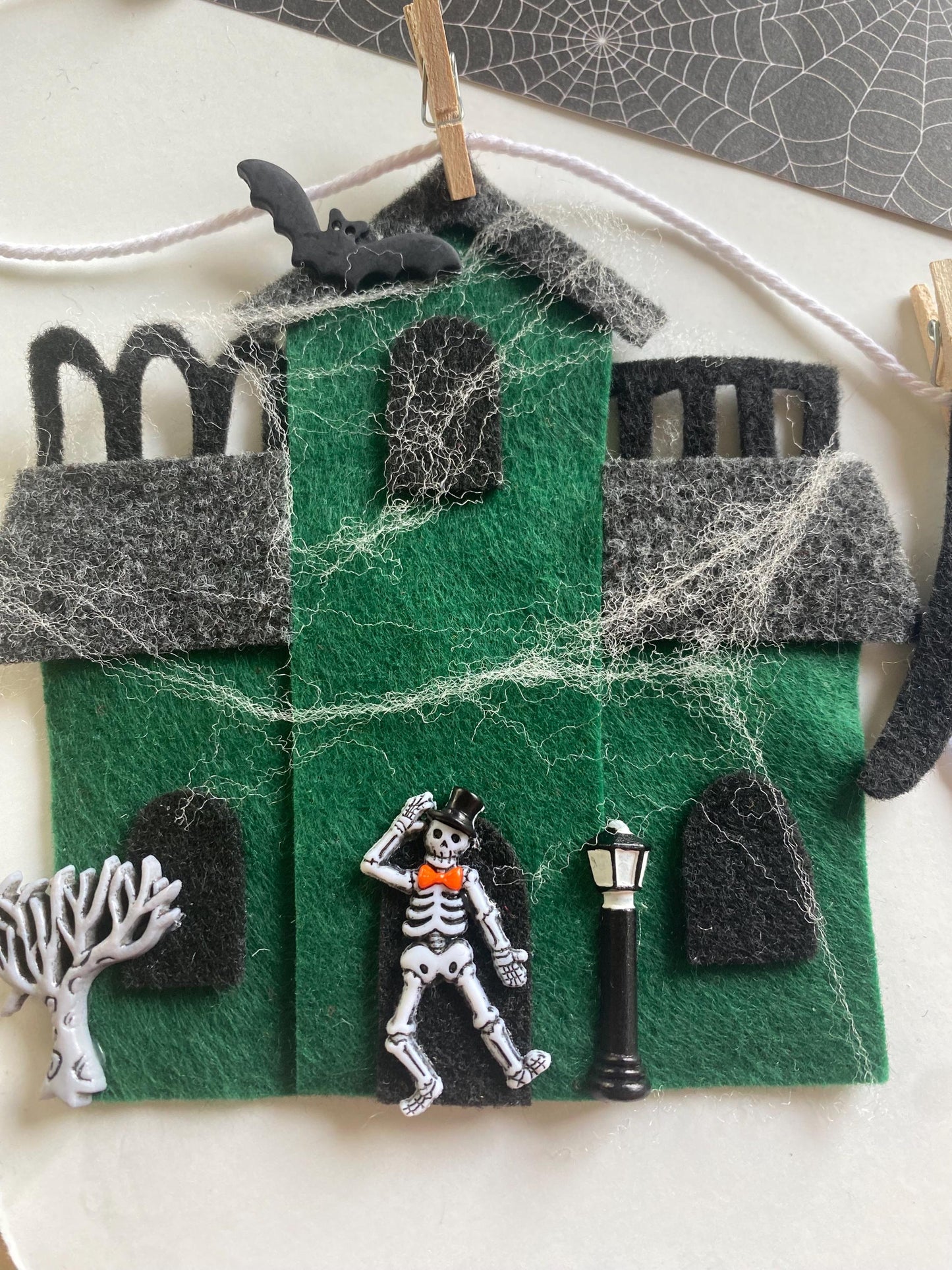 Haunt Houses Felt Banner, Spooky Village Garland, Halloween Bunting, Wall Hanging Decoration for Parties and Home Decor