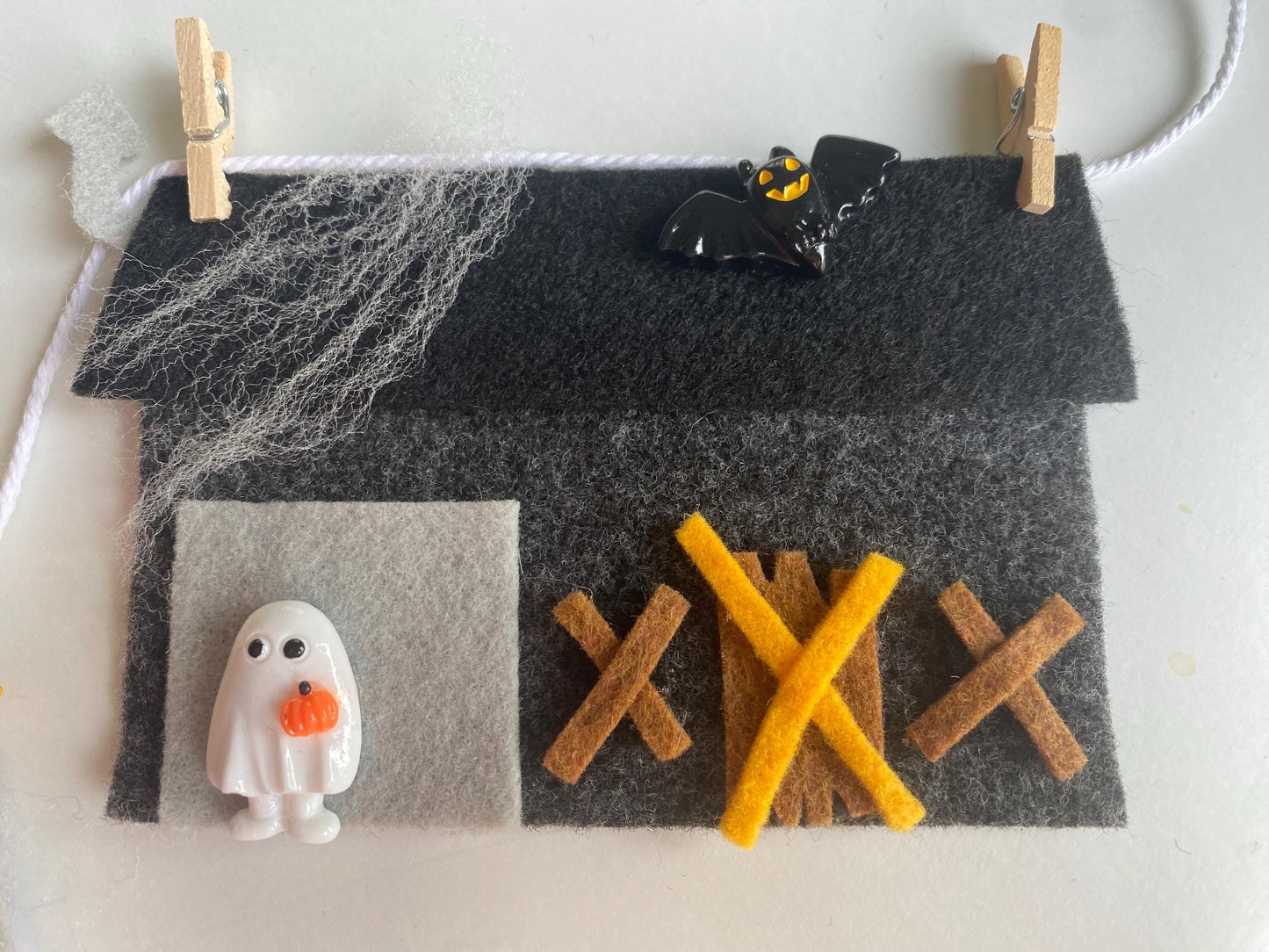 Haunt Houses Felt Banner, Spooky Village Garland, Halloween Bunting, Wall Hanging Decoration for Parties and Home Decor