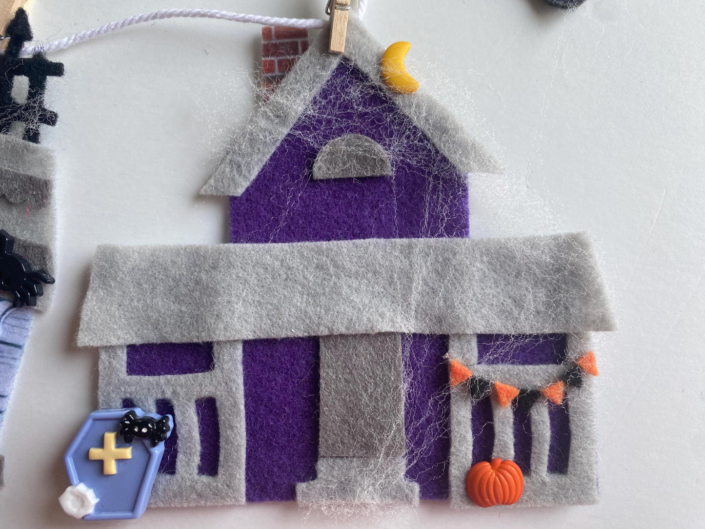 Haunt Houses Felt Banner, Spooky Village Garland, Halloween Bunting, Wall Hanging Decoration for Parties and Home Decor