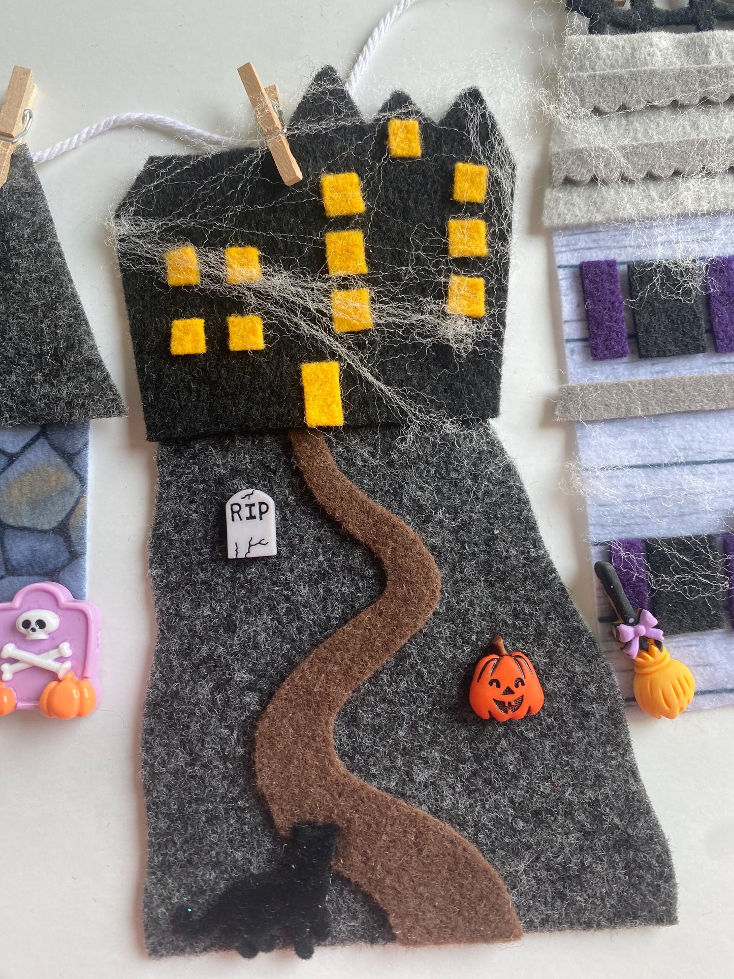 Haunt Houses Felt Banner, Spooky Village Garland, Halloween Bunting, Wall Hanging Decoration for Parties and Home Decor