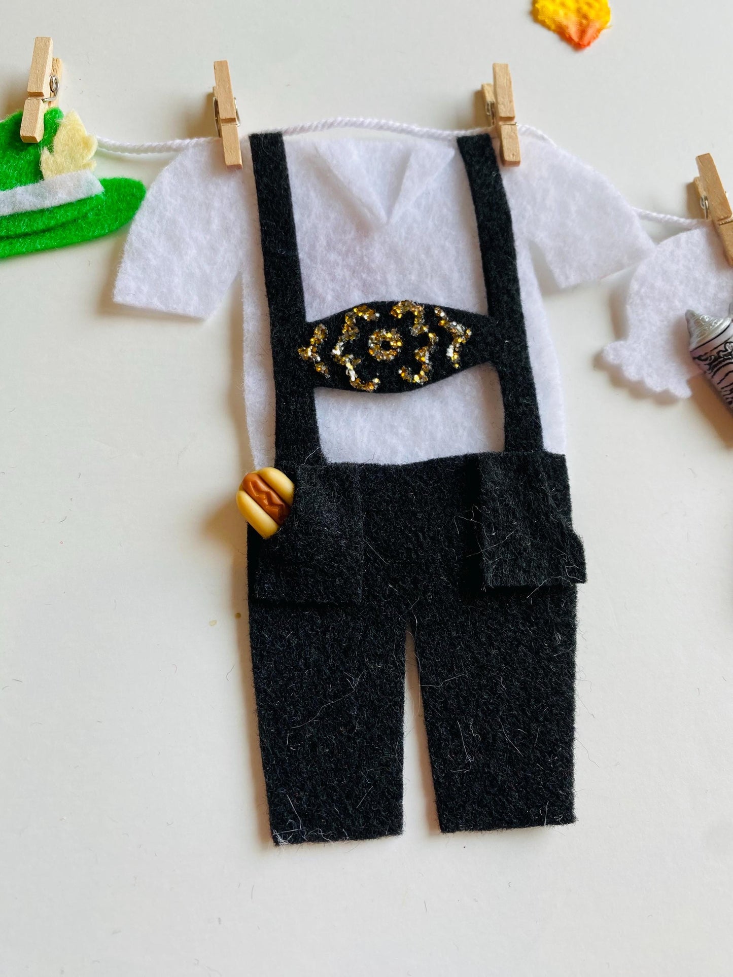 Octoberfest Wench Banner, German Lederhosen Laundry Line Clothesline, Pretzel, Bratwurst and Beer Garland, Wall Hanging October Decoration