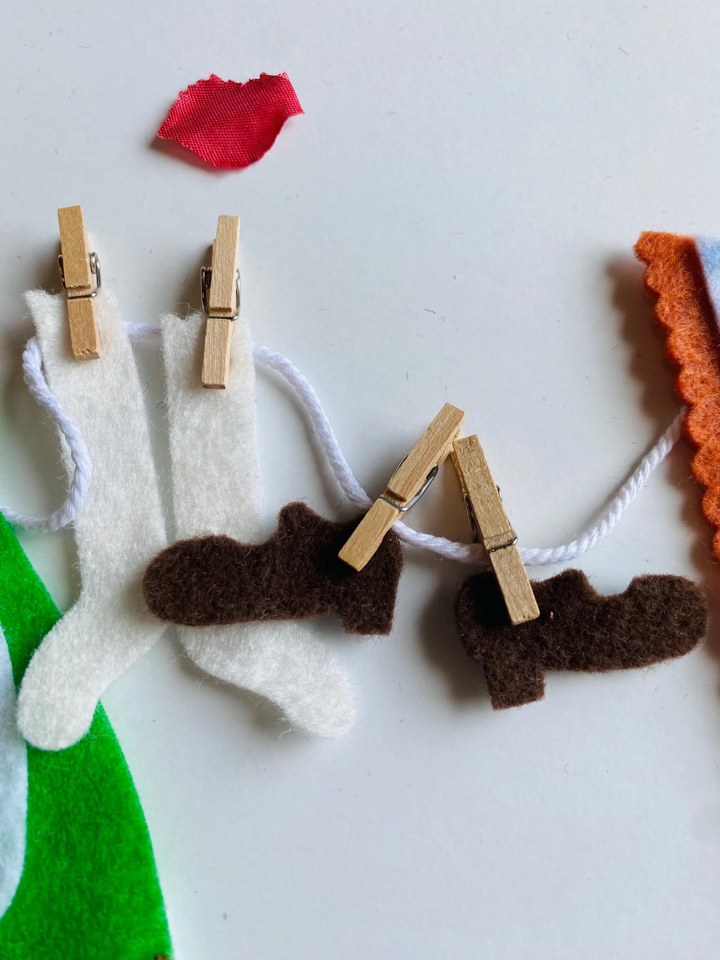 Octoberfest Wench Banner, German Lederhosen Laundry Line Clothesline, Pretzel, Bratwurst and Beer Garland, Wall Hanging October Decoration