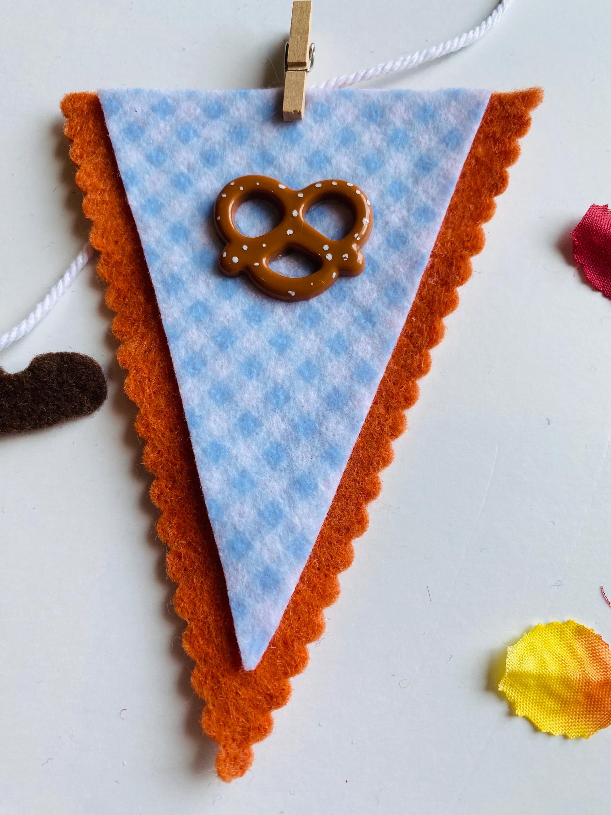 Octoberfest Wench Banner, German Lederhosen Laundry Line Clothesline, Pretzel, Bratwurst and Beer Garland, Wall Hanging October Decoration