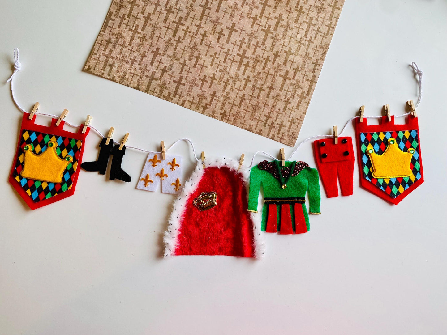 King’s Laundry Line, Miniature Felt Clothesline Banner, Royal Bunting Decoration for Medieval Party