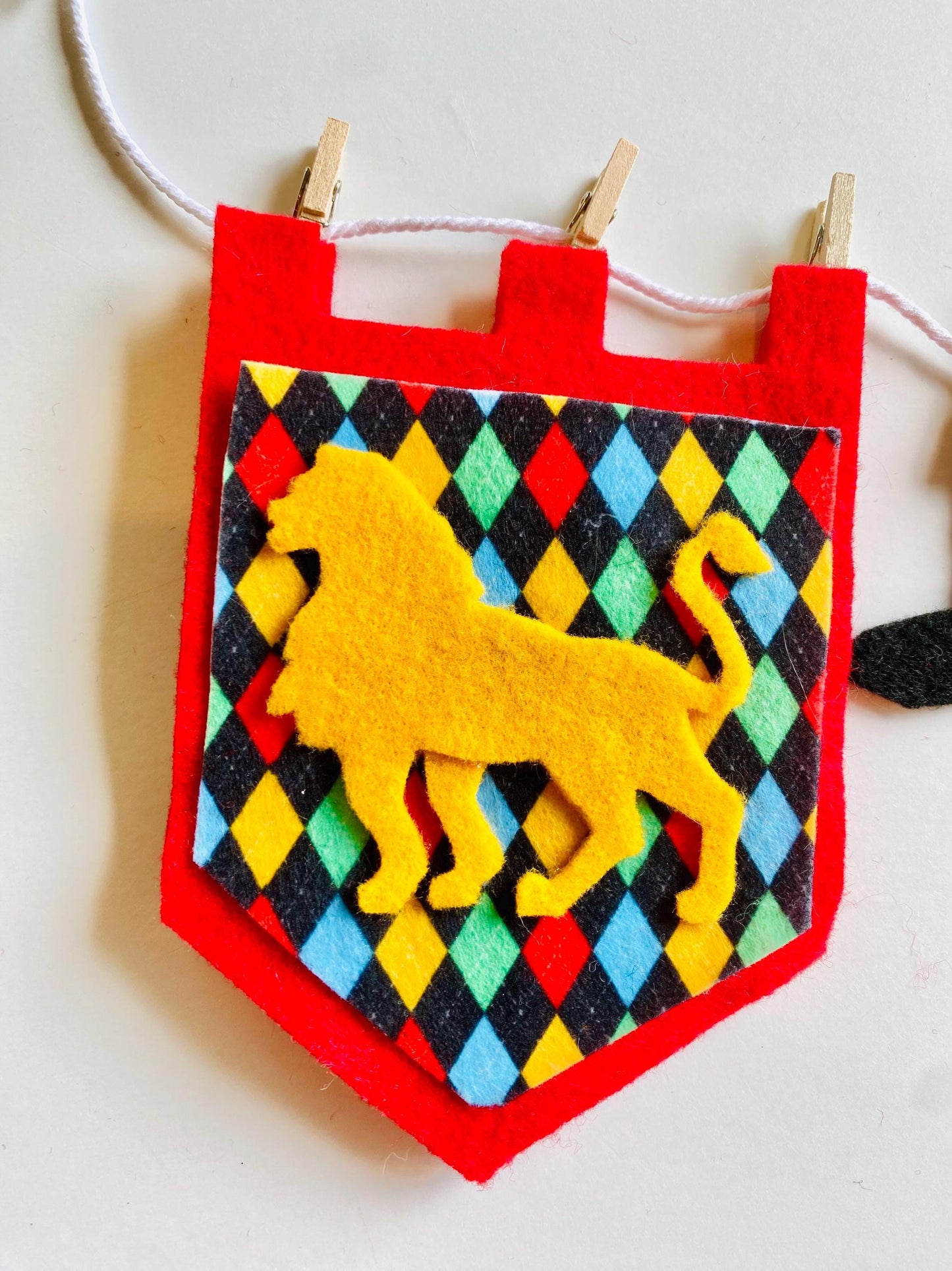 King’s Laundry Line, Miniature Felt Clothesline Banner, Royal Bunting Decoration for Medieval Party