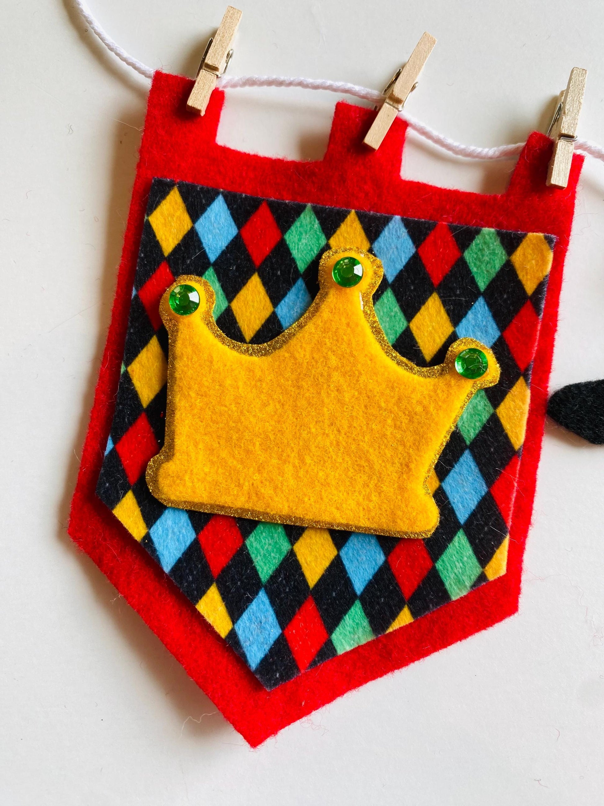 King’s Laundry Line, Miniature Felt Clothesline Banner, Royal Bunting Decoration for Medieval Party