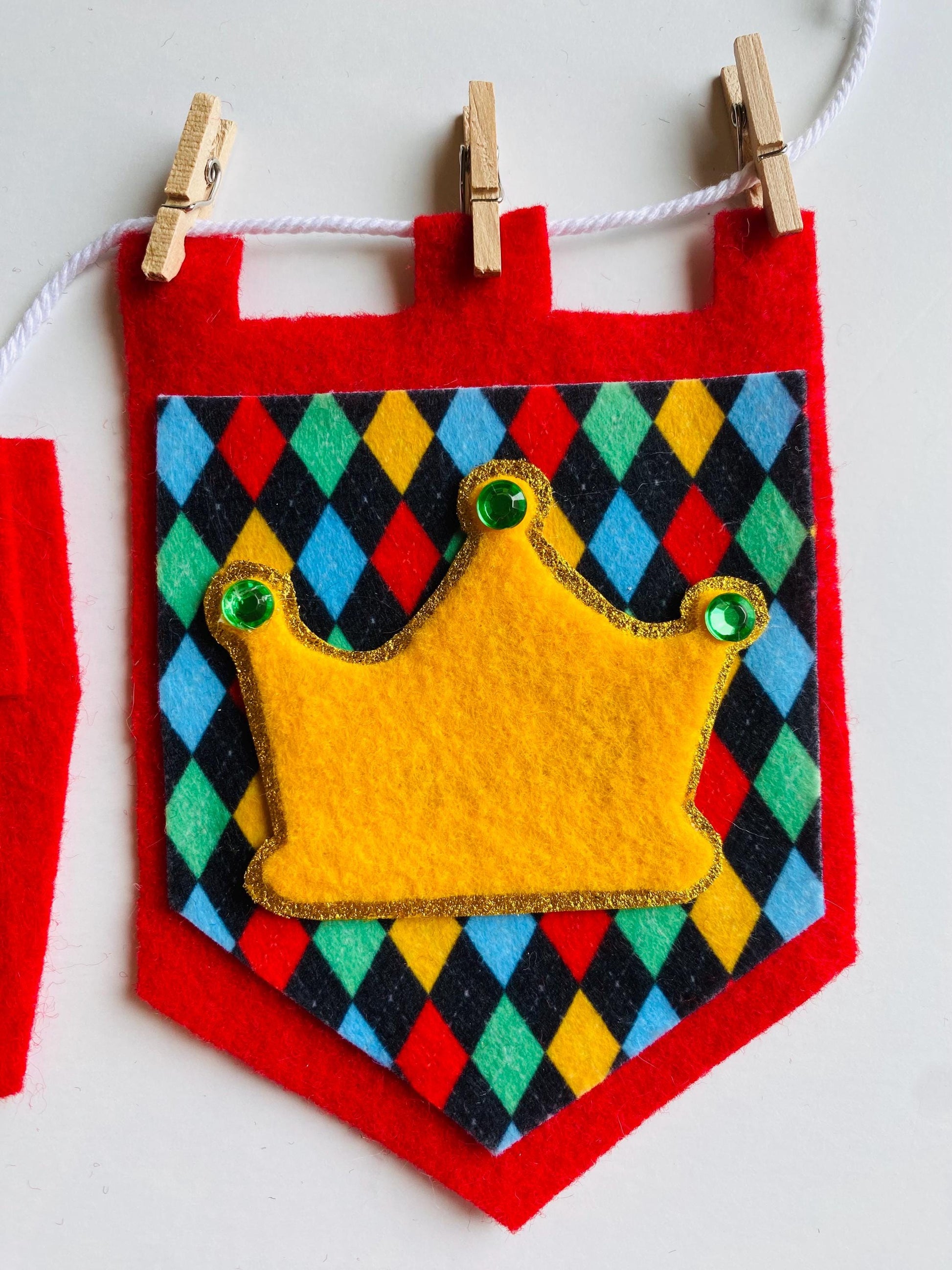 King’s Laundry Line, Miniature Felt Clothesline Banner, Royal Bunting Decoration for Medieval Party