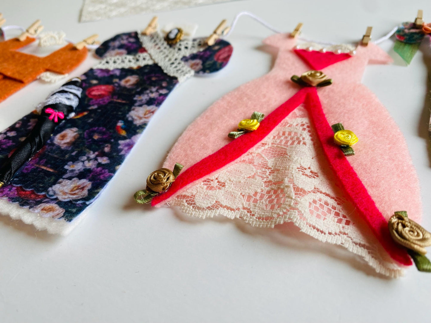 Regency Era Women’s Dresses Clothesline Banner, Laundry Line Garland, 1800s Fashion Bunting for Parties and Decoration