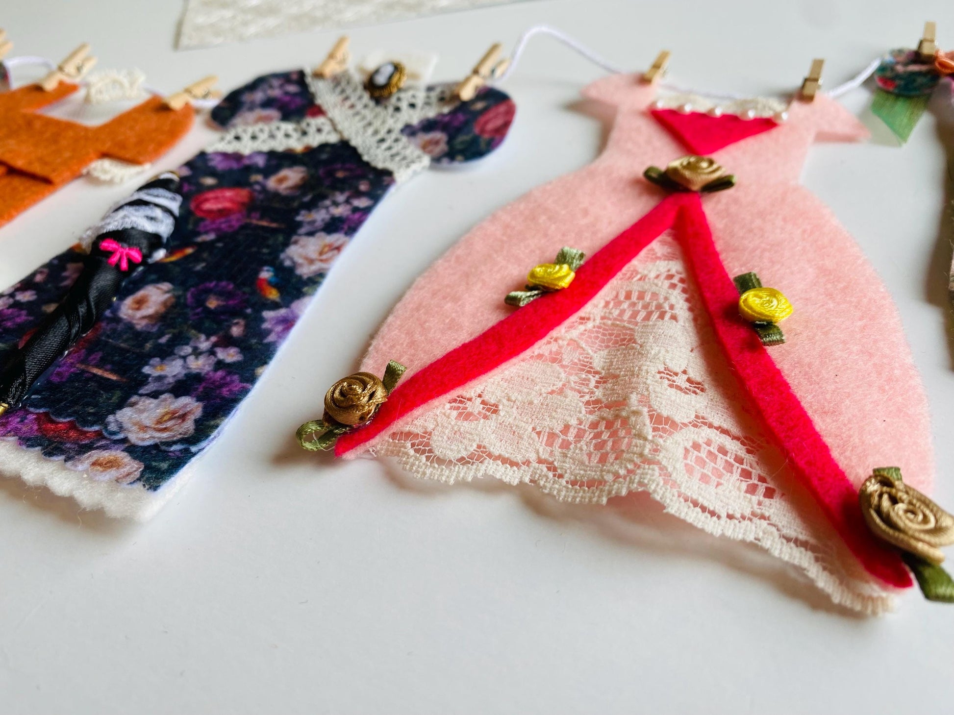 Regency Era Women’s Dresses Clothesline Banner, Laundry Line Garland, 1800s Fashion Bunting for Parties and Decoration