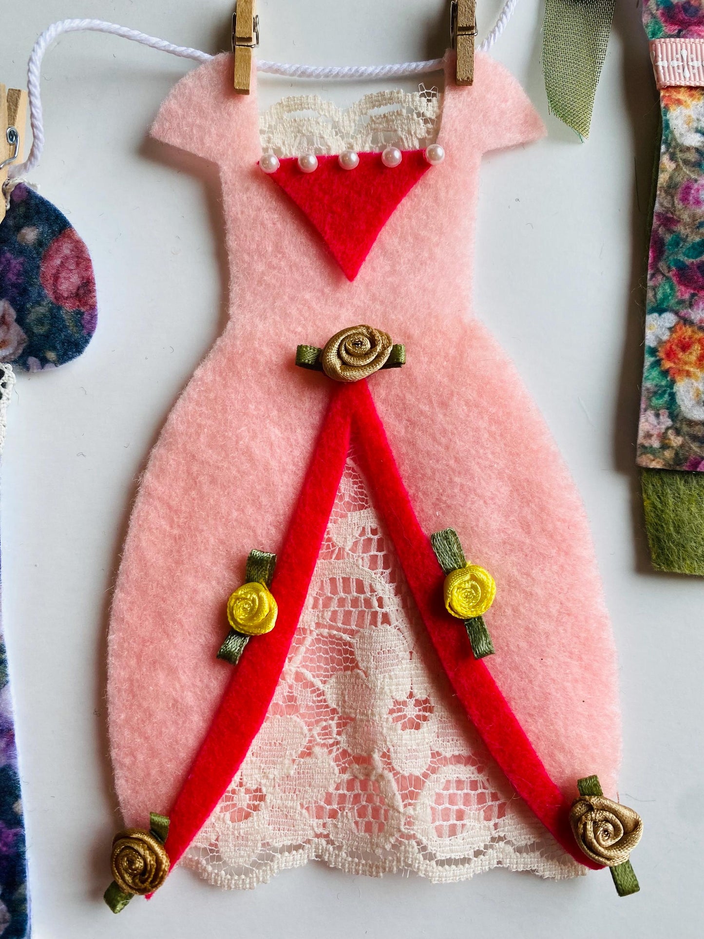 Regency Era Women’s Dresses Clothesline Banner, Laundry Line Garland, 1800s Fashion Bunting for Parties and Decoration