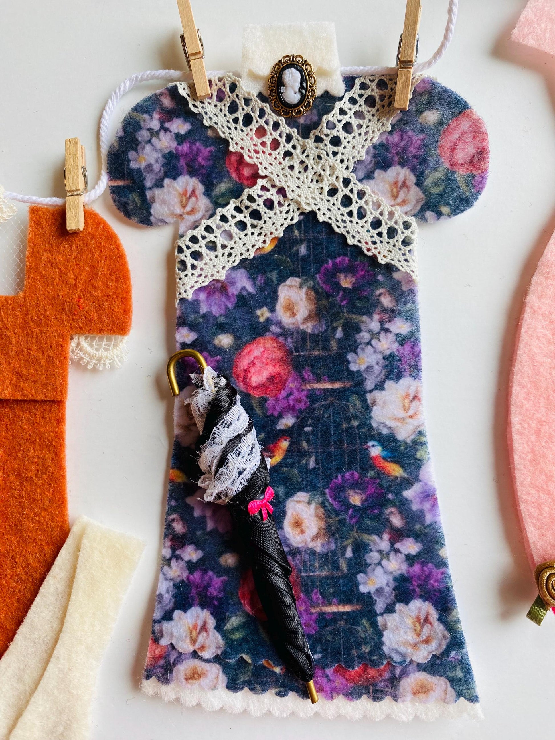 Regency Era Women’s Dresses Clothesline Banner, Laundry Line Garland, 1800s Fashion Bunting for Parties and Decoration