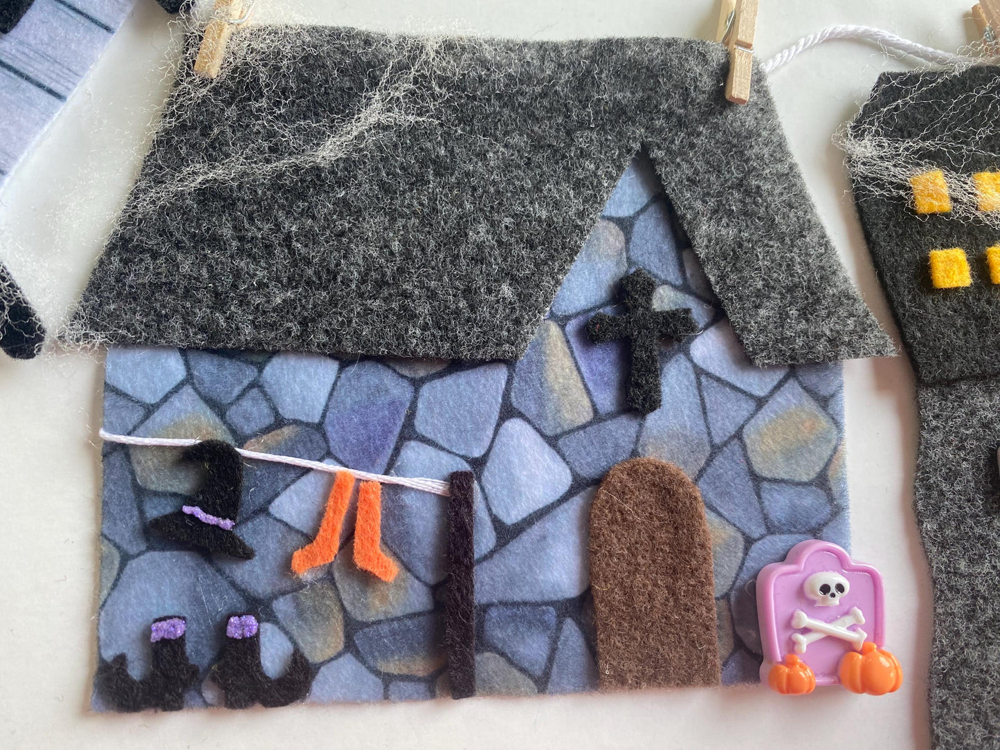 Haunt Houses Felt Banner, Spooky Village Garland, Halloween Bunting, Wall Hanging Decoration for Parties and Home Decor