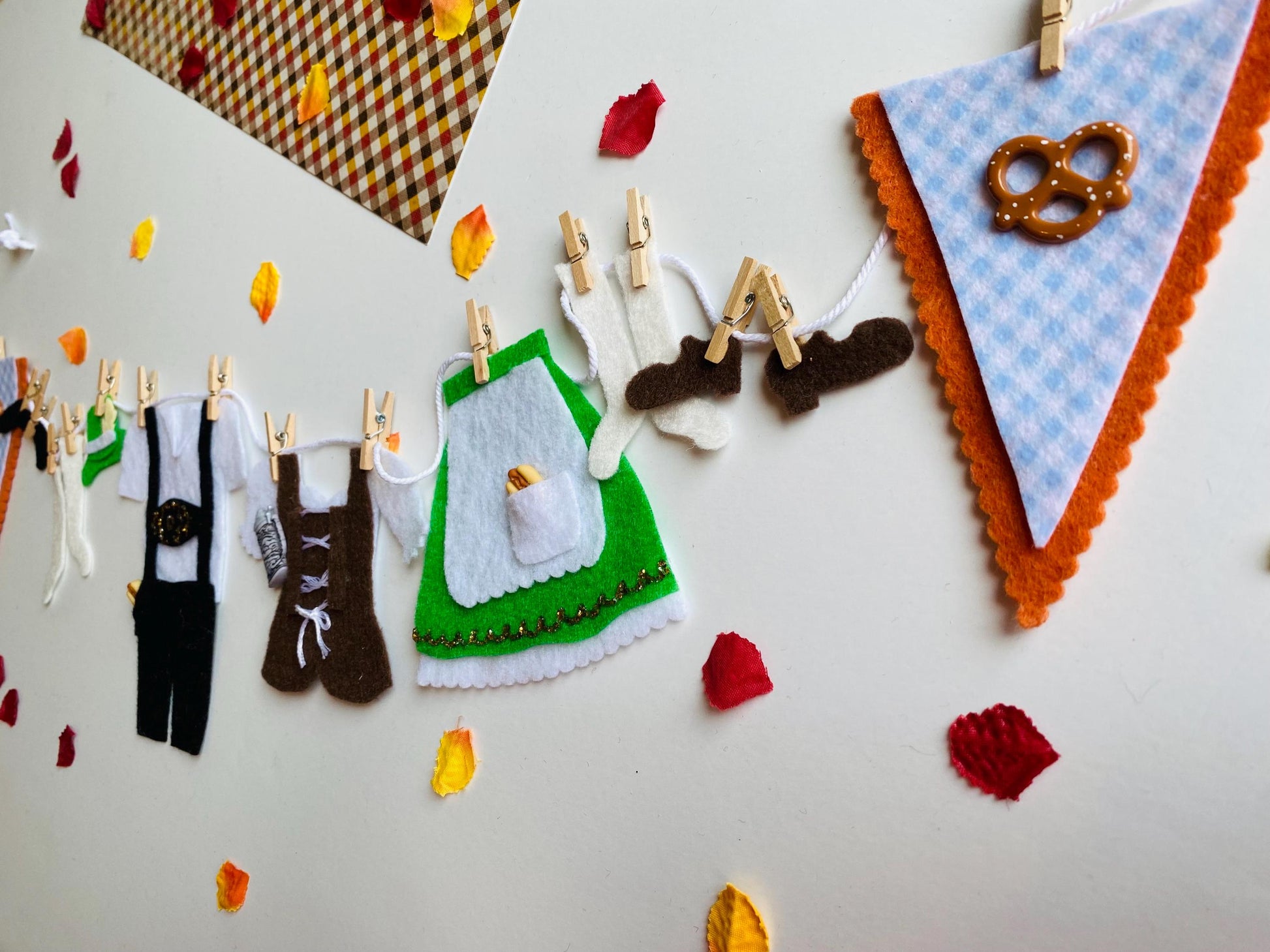 Octoberfest Wench Banner, German Lederhosen Laundry Line Clothesline, Pretzel, Bratwurst and Beer Garland, Wall Hanging October Decoration