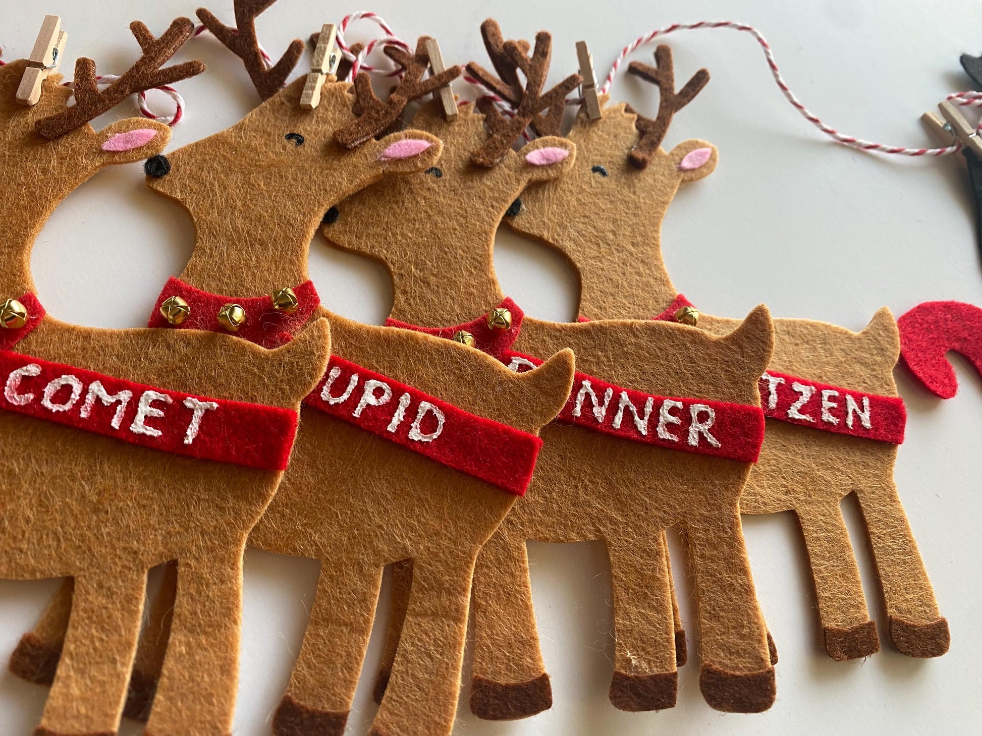 Reindeer and Santa’s Sleigh Bunting, Christmas Holiday Garland, Rudolph, Dasher, and Dancer Banner for Fireplace Mantel Home Decoration