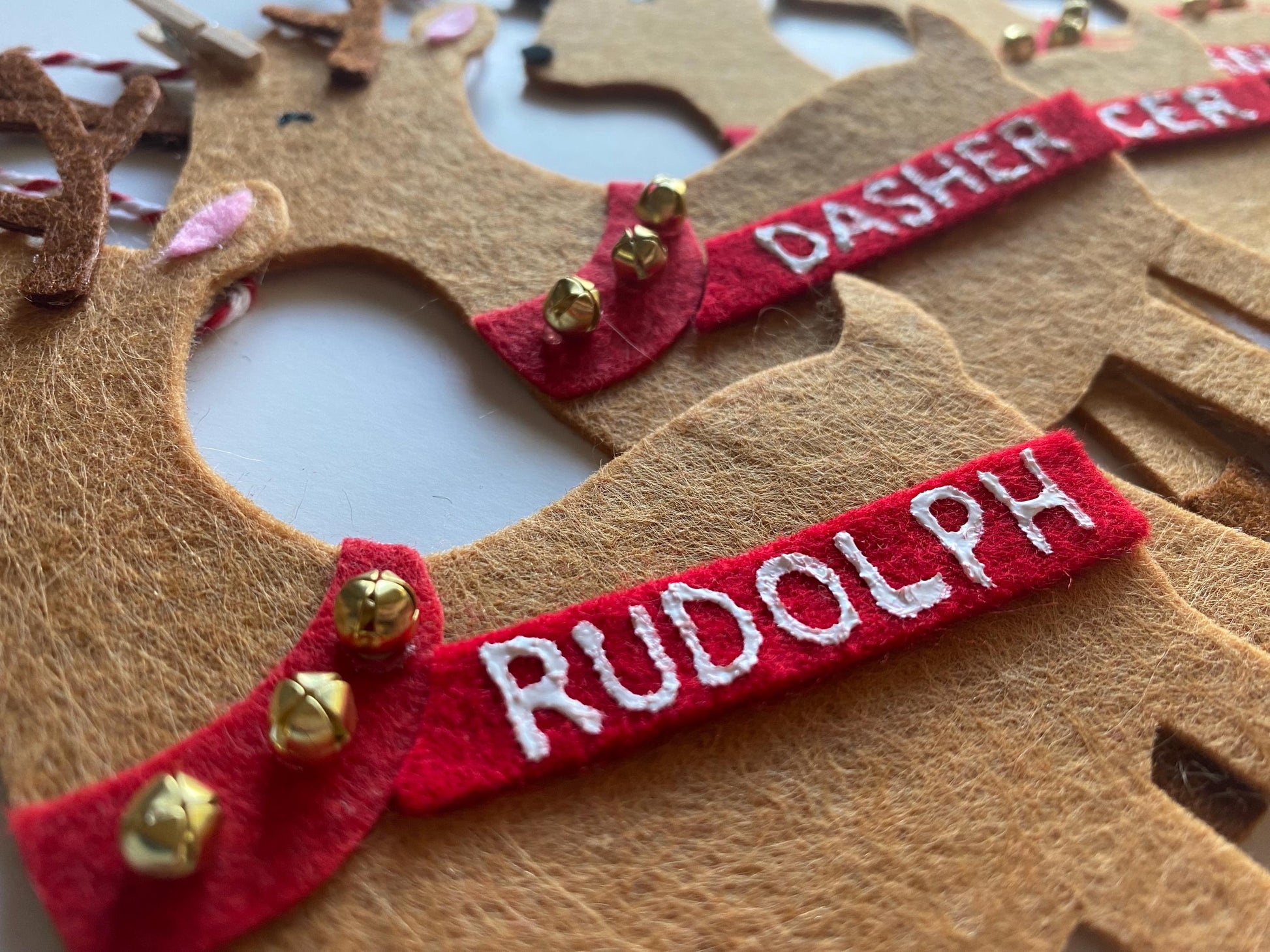 Reindeer and Santa’s Sleigh Bunting, Christmas Holiday Garland, Rudolph, Dasher, and Dancer Banner for Fireplace Mantel Home Decoration
