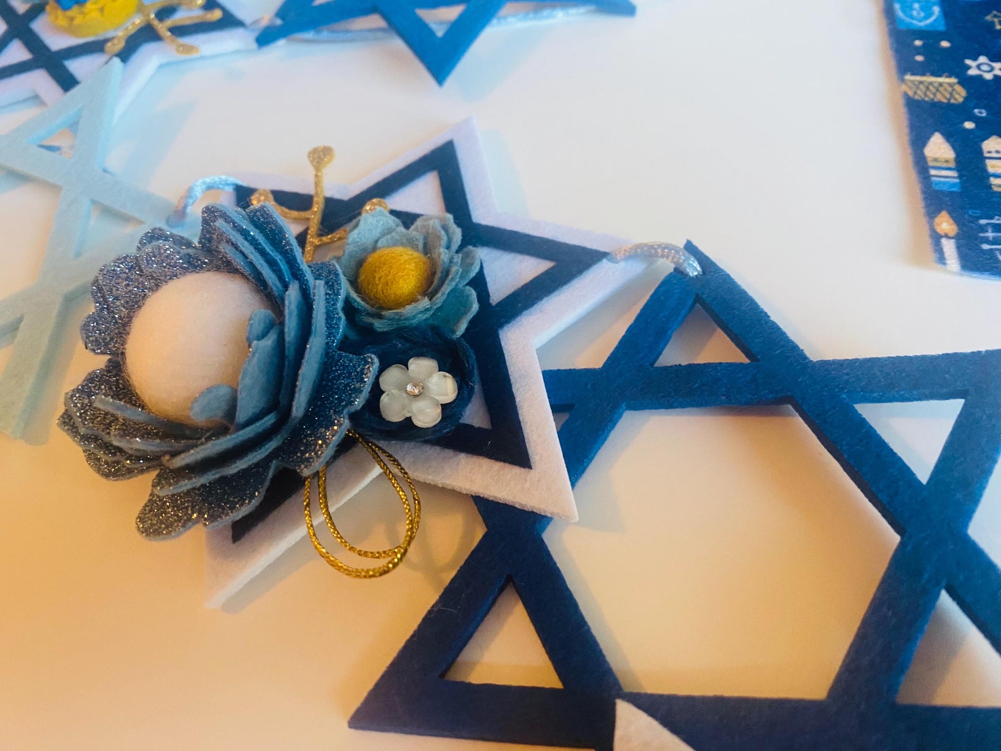 Hanukkah Star Felt Banner, Blue and Gold Felt Flower Garland, Jewish Religious Bunting, Wall Hanging Holiday Home Decoration