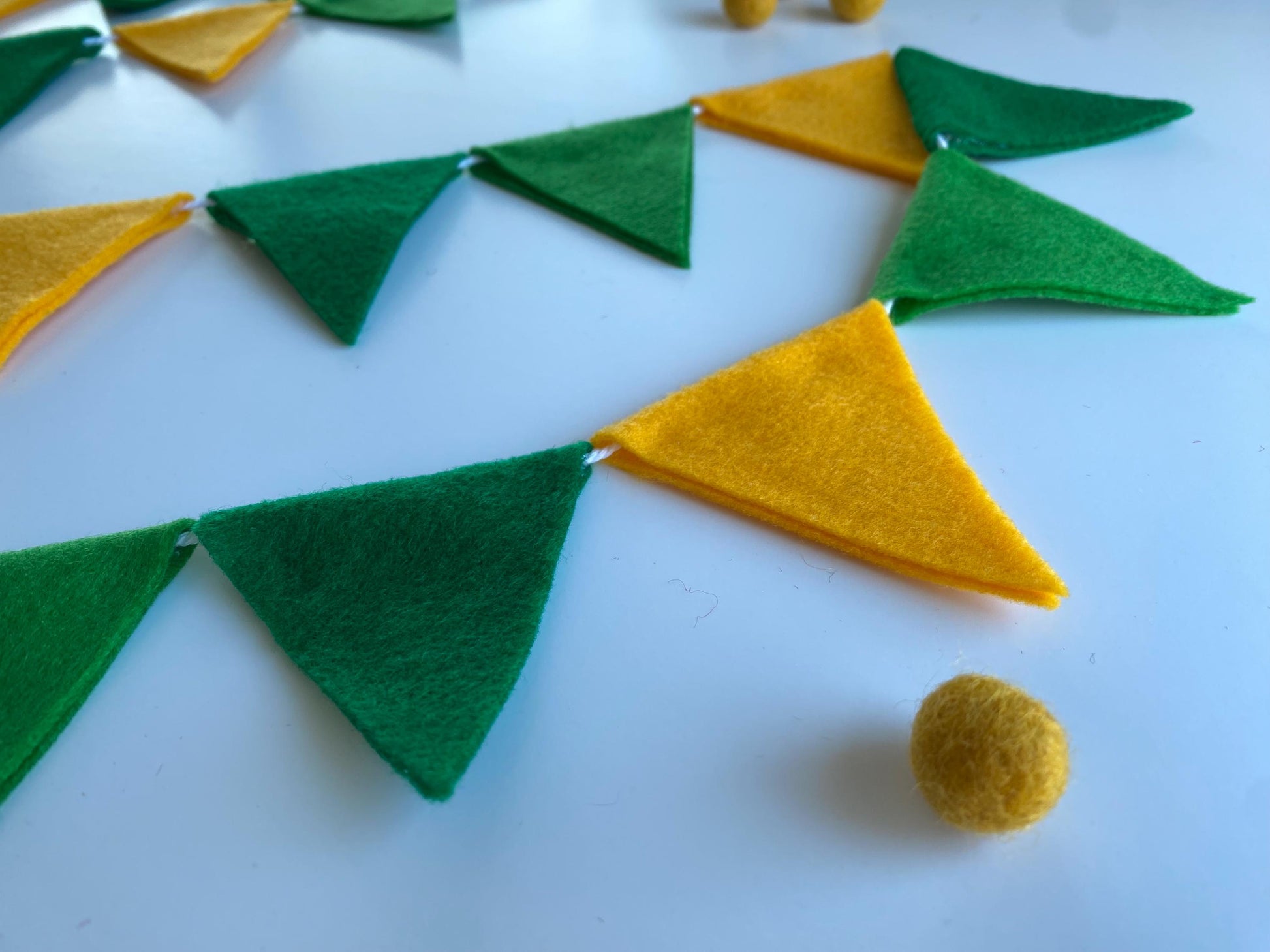 Triangle Bunting, St Patrick’s Day Green and Yellow Triangle Flag Garland, Mardi Gras Bunting, 6 feet long Felt Mantel Swag