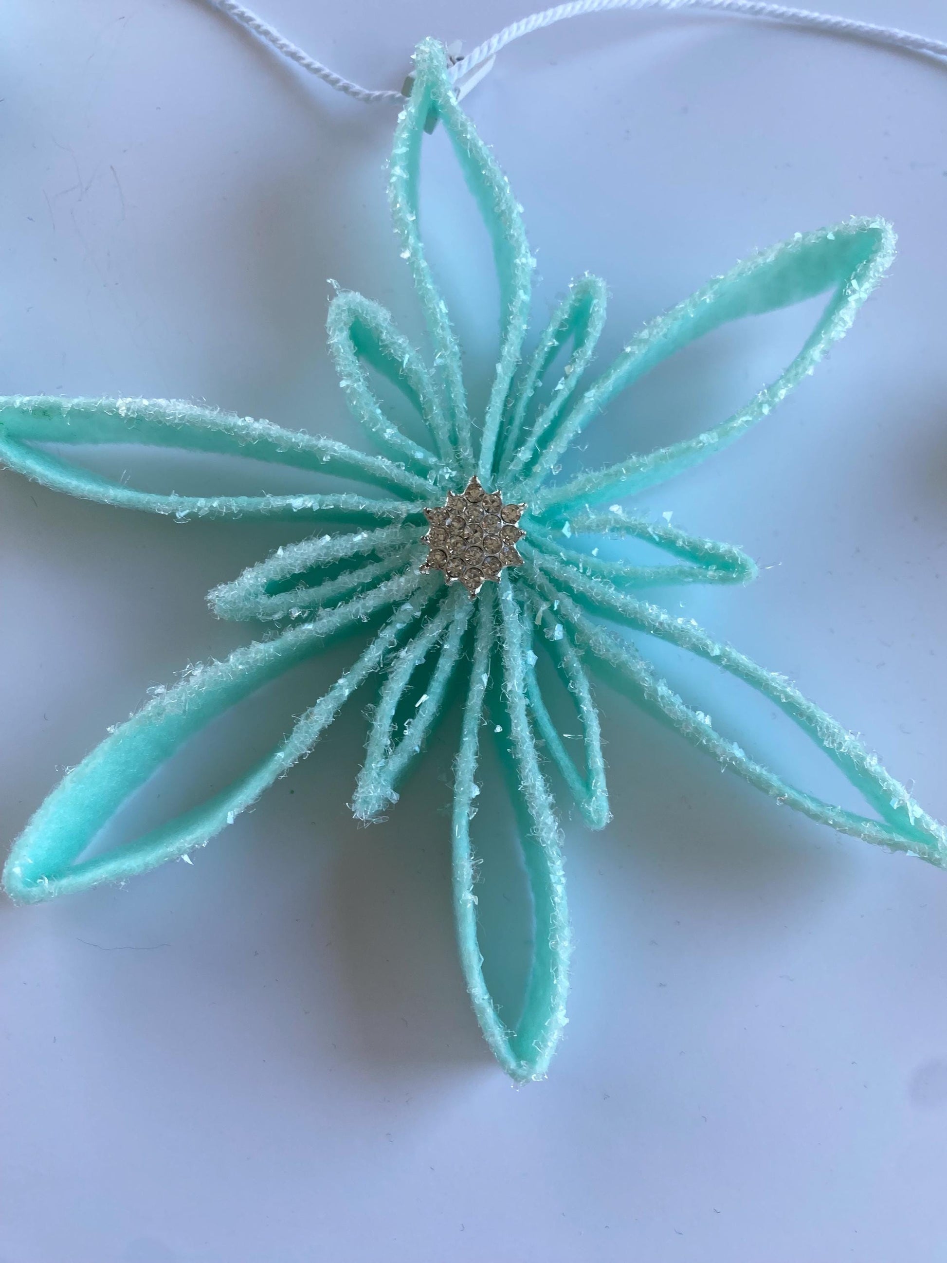 Sparkly Felt Snowflake Garland, Quilling Style Felt Snowflake Banner, Wall Hanging Decoration with Glitter for Winter