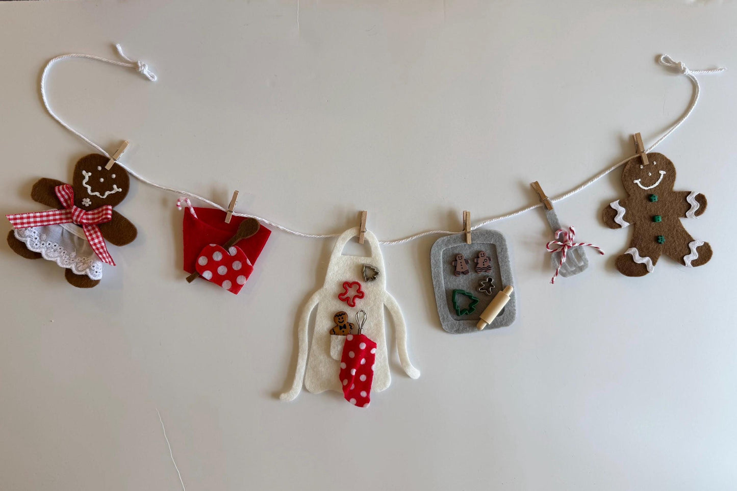 Christmas Gingerbread Baking Miniature Clothesline Decoration