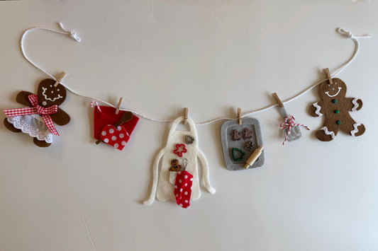 Christmas Gingerbread Baking Miniature Clothesline Decoration