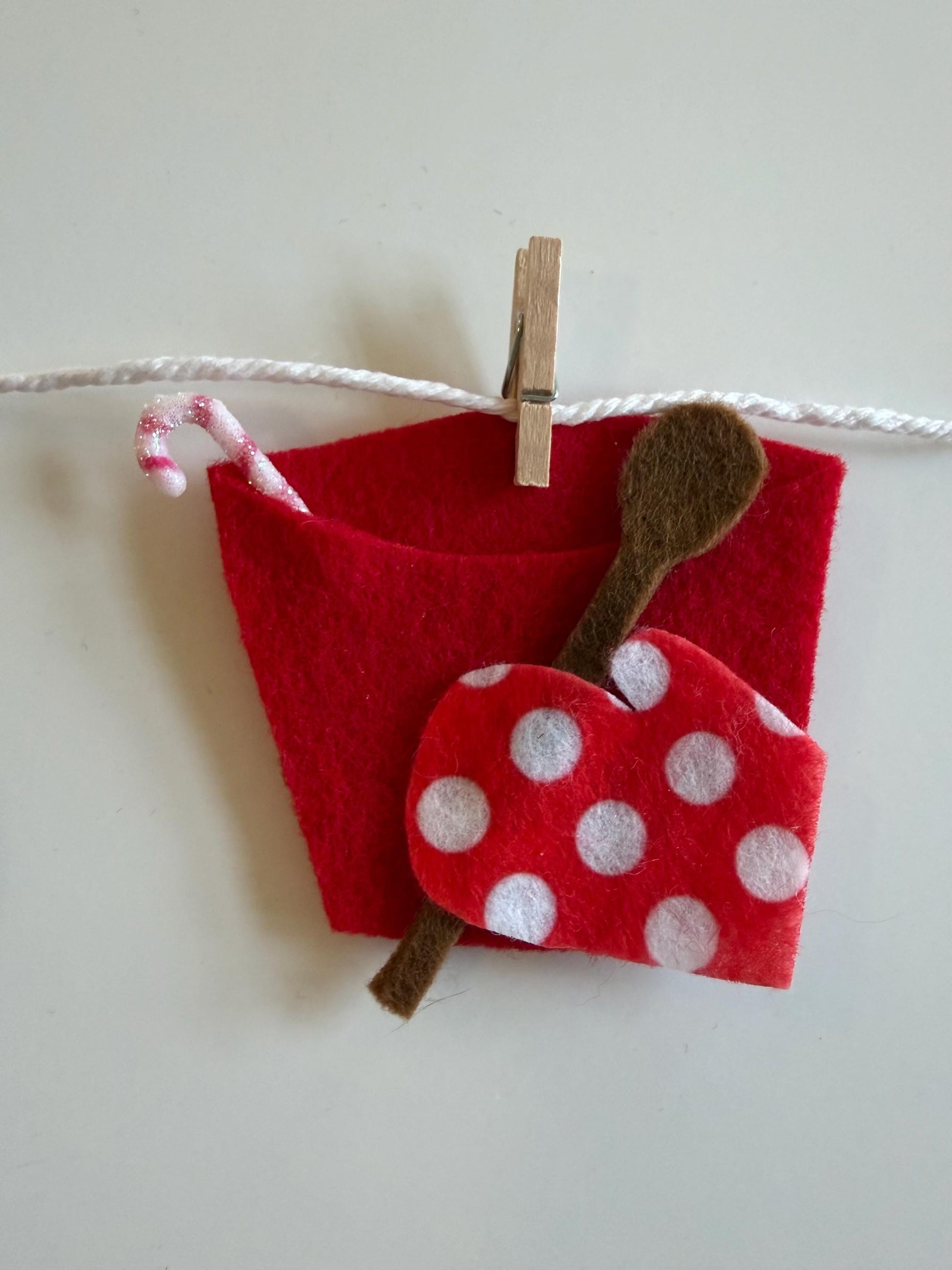 Christmas Gingerbread Baking Miniature Clothesline Decoration