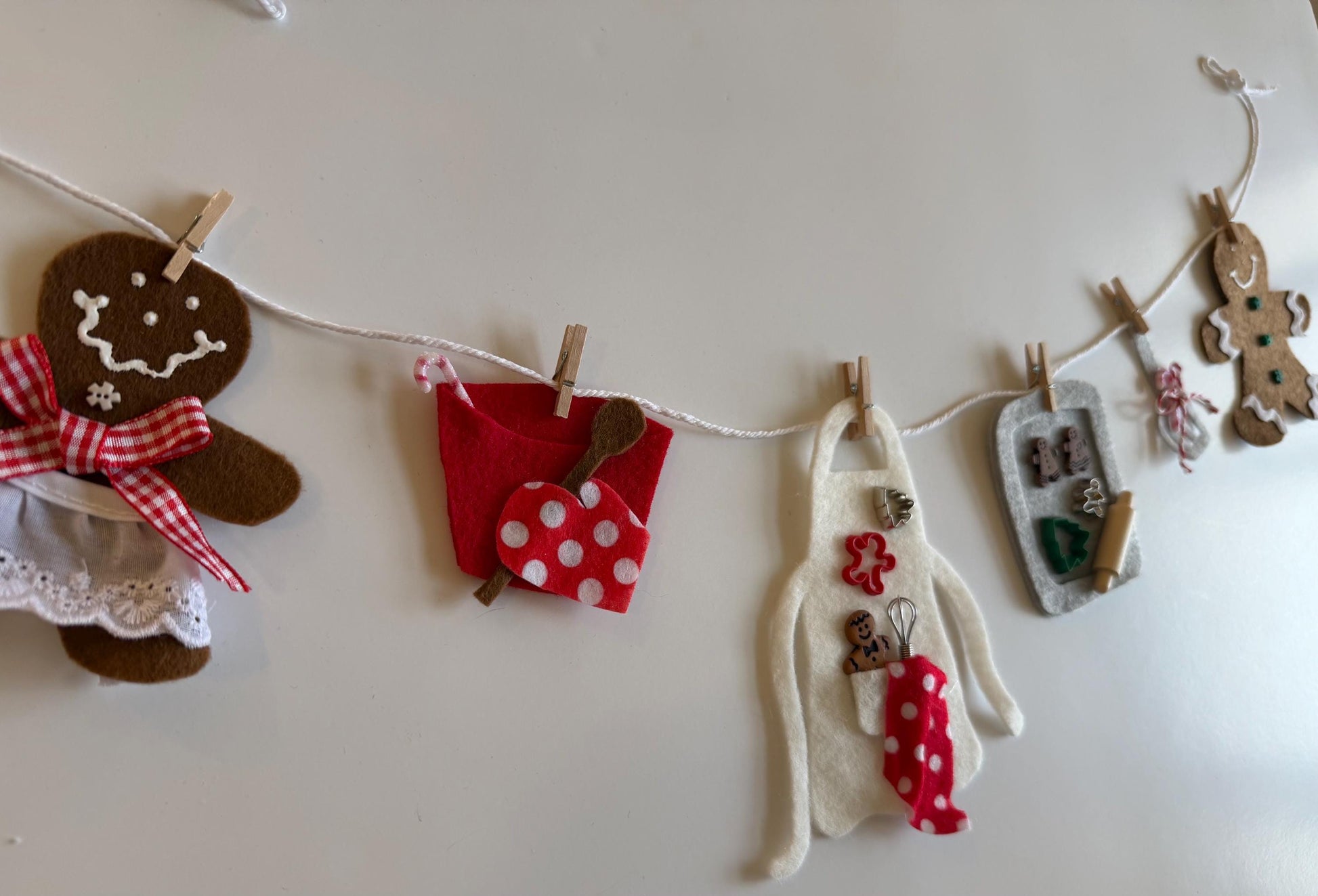 Christmas Gingerbread Baking Miniature Clothesline Decoration