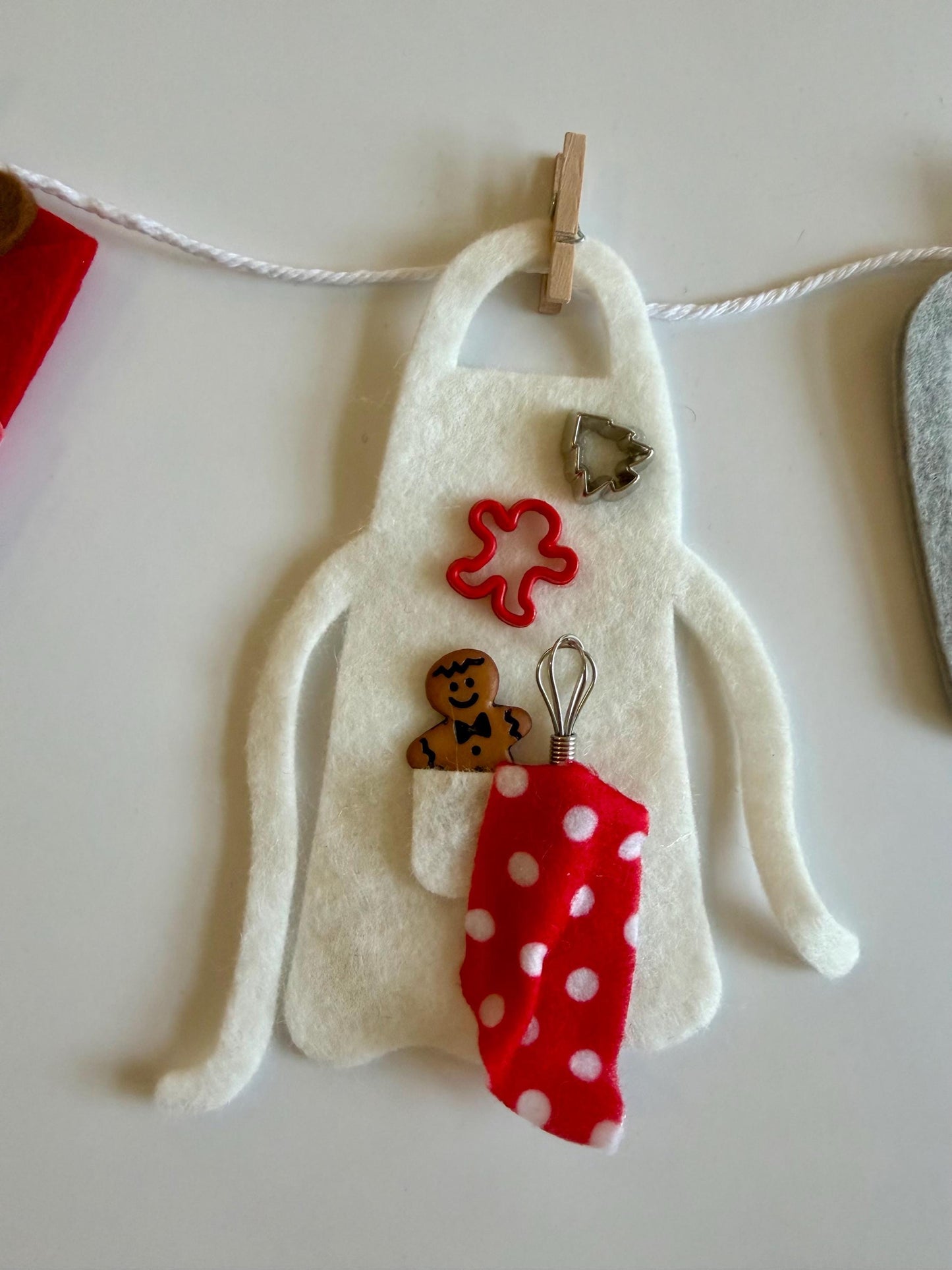 Christmas Gingerbread Baking Miniature Clothesline Decoration