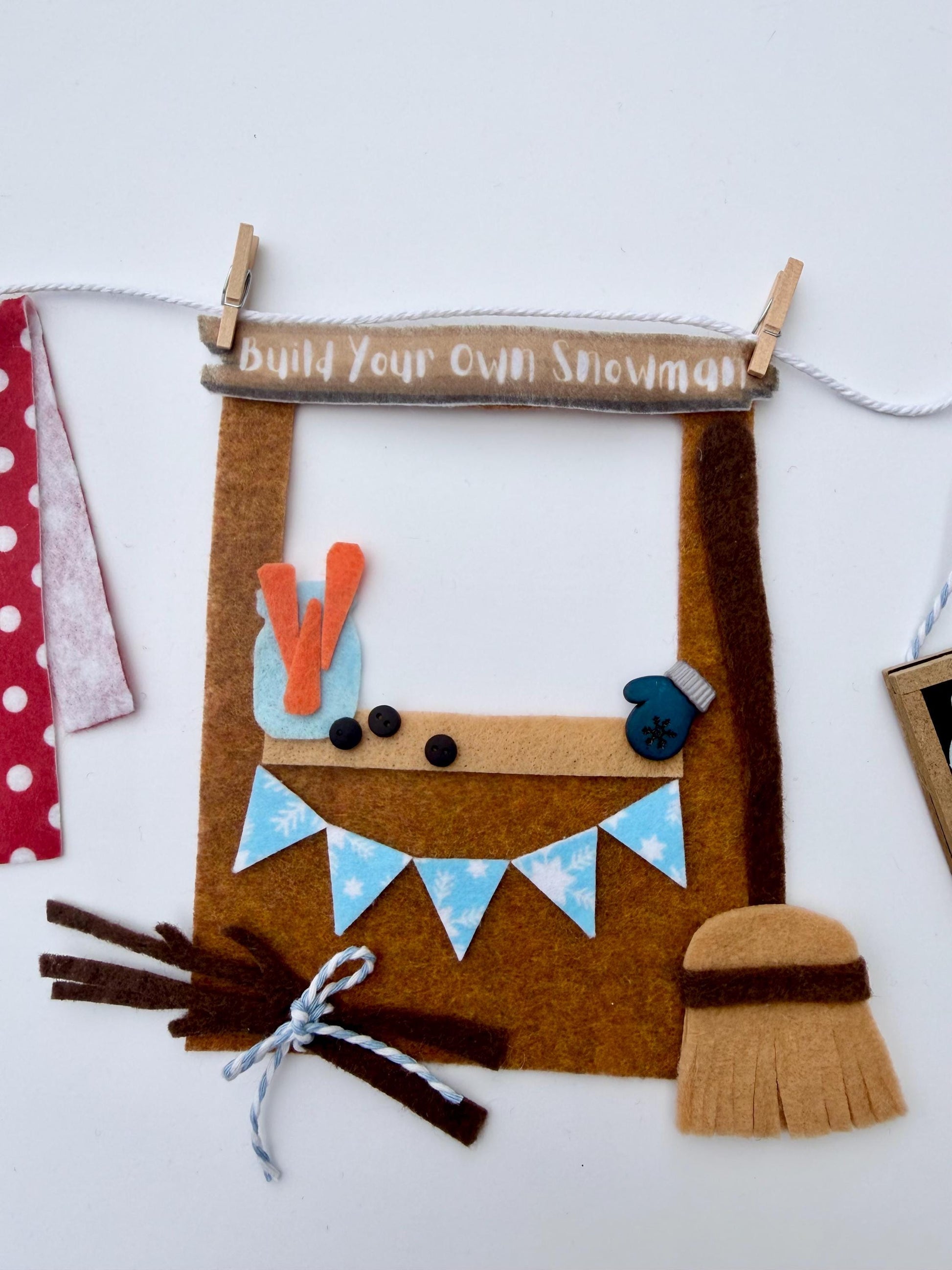 Build a Snowman Booth Miniature Felt Clothesline Banner, Snow Garland, Snowflake Bunting, January Wall Hanging for Decoration
