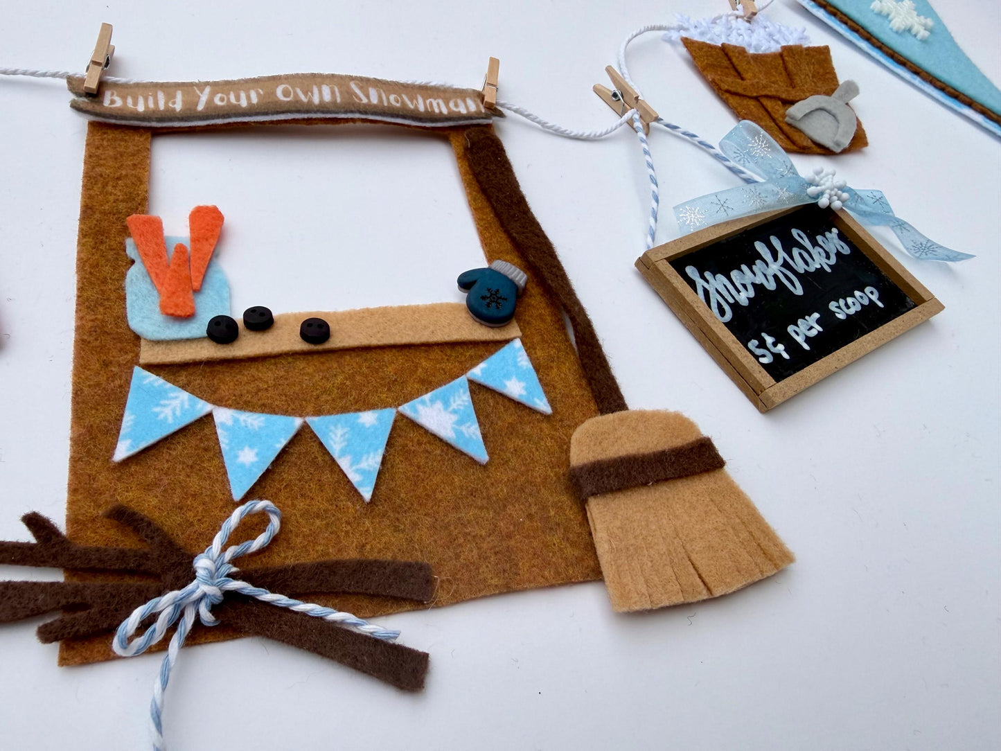 Build a Snowman Booth Miniature Felt Clothesline Banner, Snow Garland, Snowflake Bunting, January Wall Hanging for Decoration