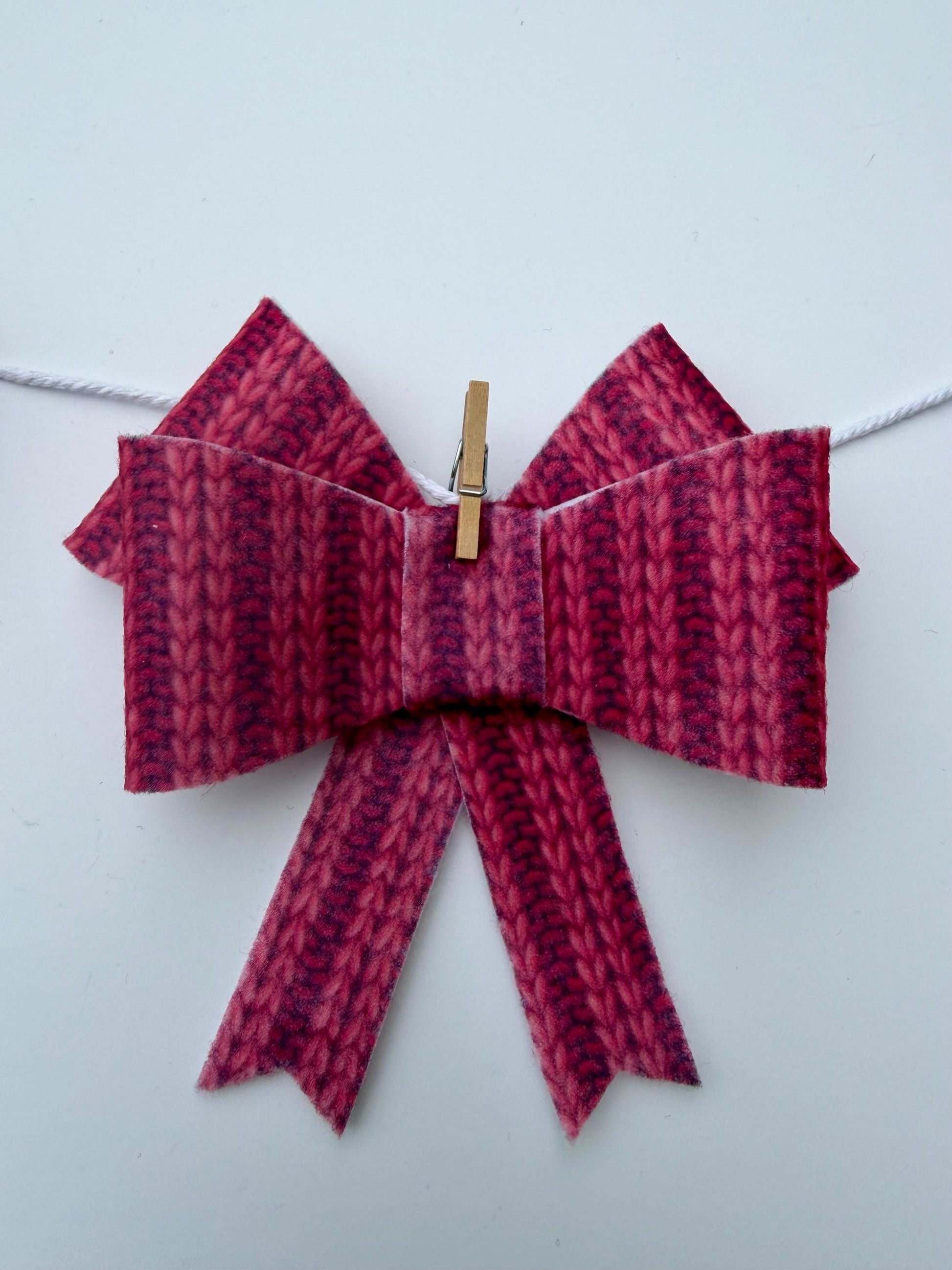 Pink Bow Banner, Felt Bow Garland, Faux Sweater Printed Bow Bunting, Wall Hanging Decoration for February and Valentine’s Day