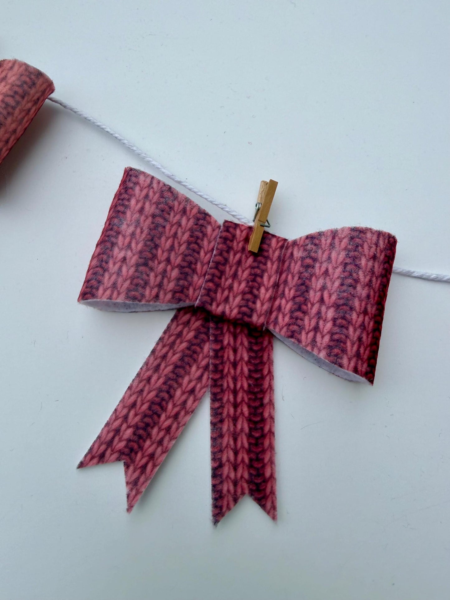 Pink Bow Banner, Felt Bow Garland, Faux Sweater Printed Bow Bunting, Wall Hanging Decoration for February and Valentine’s Day