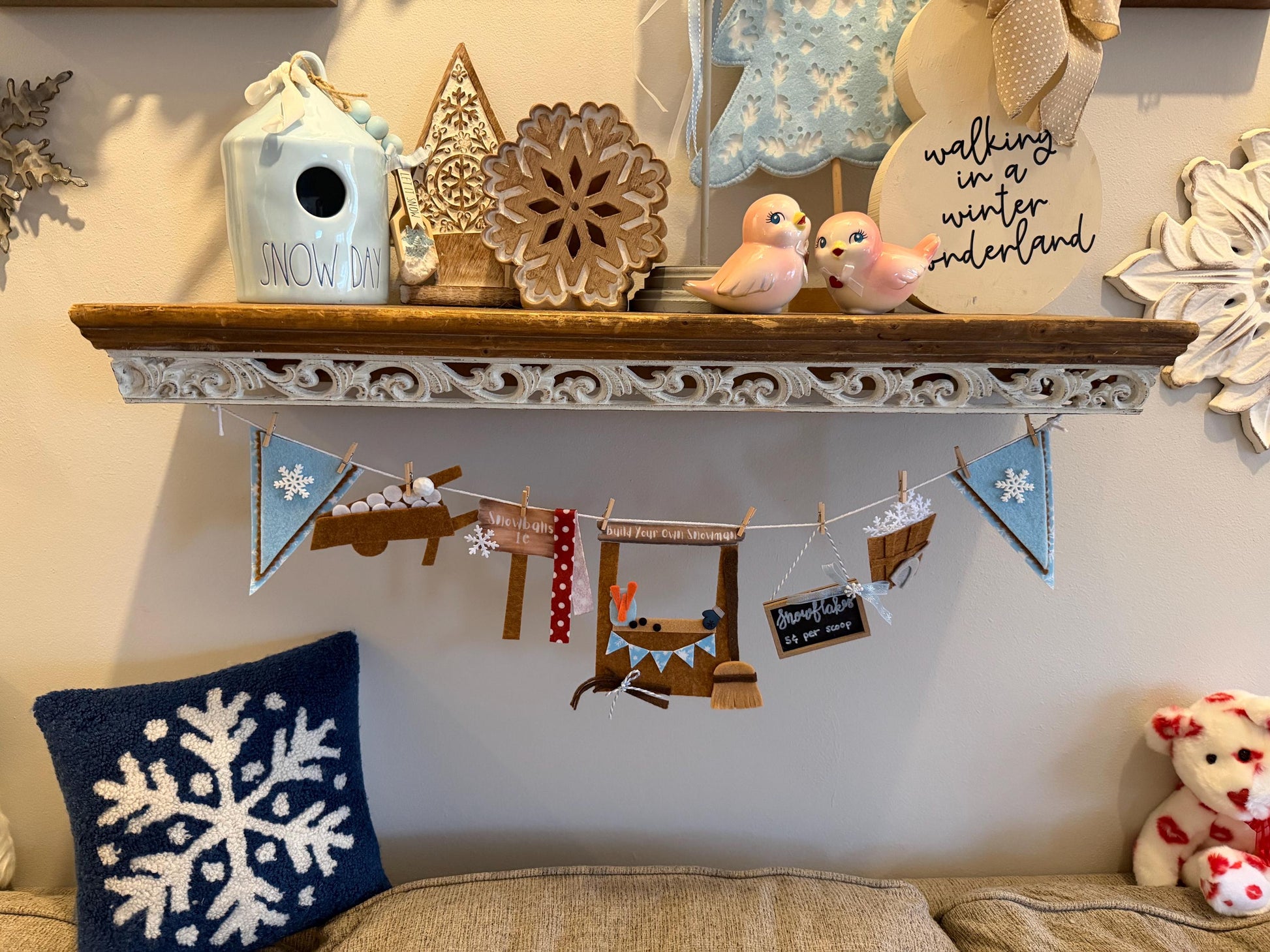 Build a Snowman Booth Miniature Felt Clothesline Banner, Snow Garland, Snowflake Bunting, January Wall Hanging for Decoration