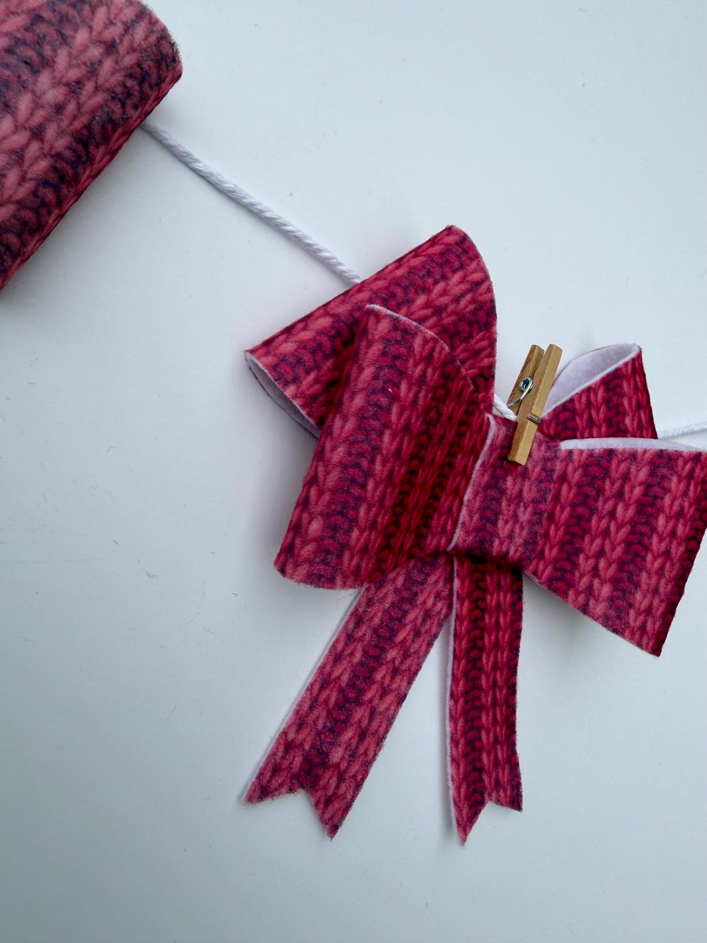 Pink Bow Banner, Felt Bow Garland, Faux Sweater Printed Bow Bunting, Wall Hanging Decoration for February and Valentine’s Day