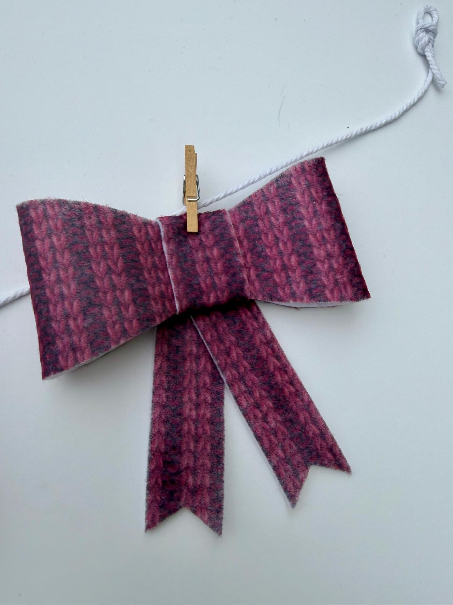 Pink Bow Banner, Felt Bow Garland, Faux Sweater Printed Bow Bunting, Wall Hanging Decoration for February and Valentine’s Day