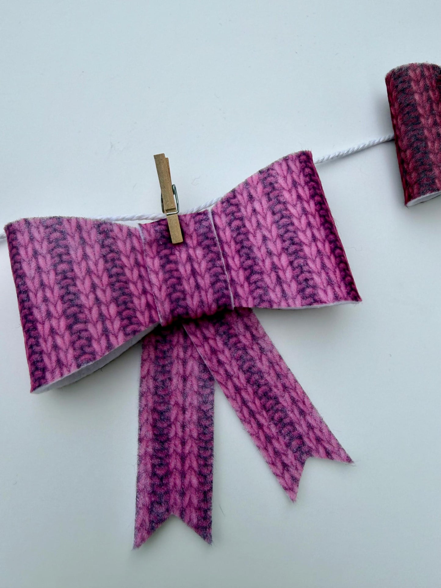 Pink Bow Banner, Felt Bow Garland, Faux Sweater Printed Bow Bunting, Wall Hanging Decoration for February and Valentine’s Day