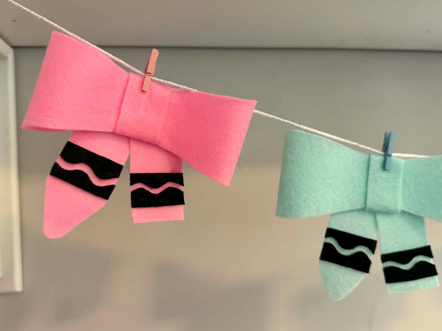 Crayon Bow Felt Garland, Pastel Classroom Banner, Art Bunting, Teacher Bulletin Board Wall Hanging Decoration
