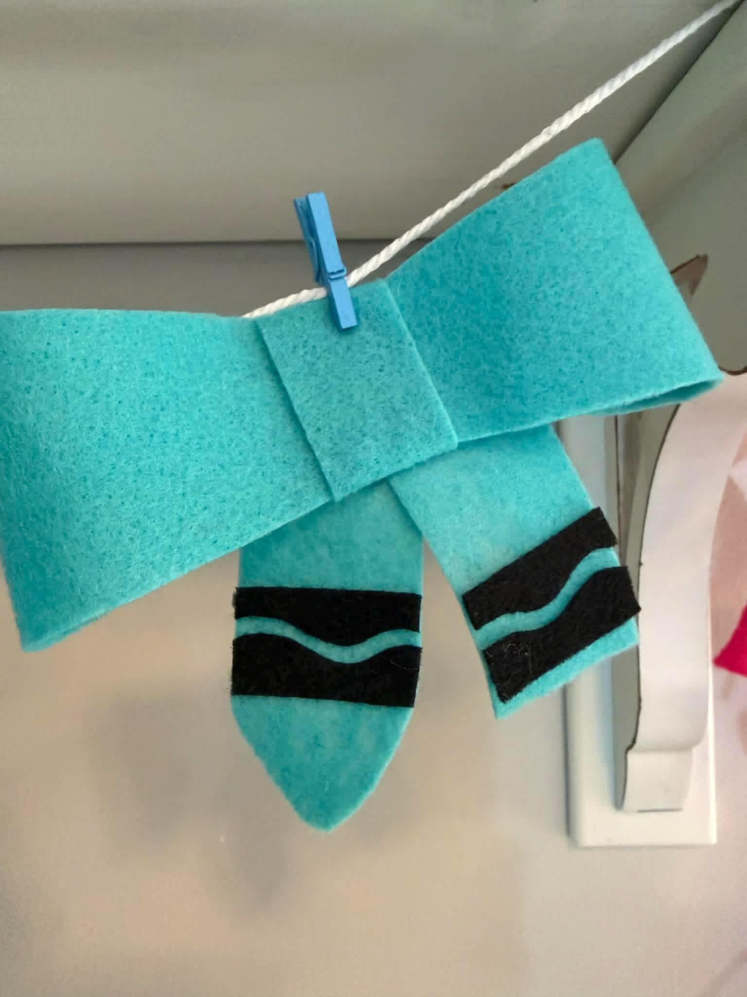 Crayon Bow Felt Garland, Pastel Classroom Banner, Art Bunting, Teacher Bulletin Board Wall Hanging Decoration