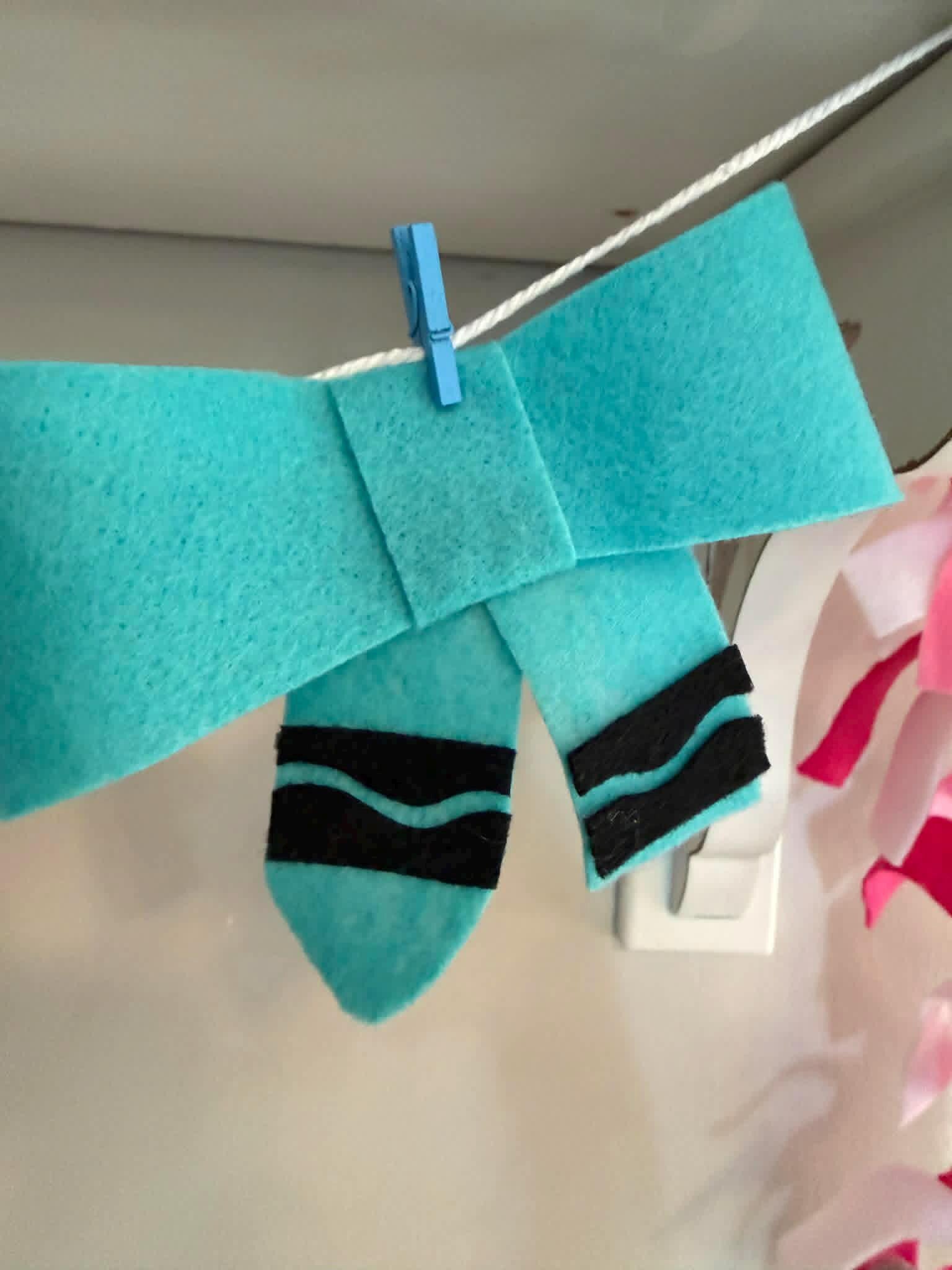 Crayon Bow Felt Garland, Pastel Classroom Banner, Art Bunting, Teacher Bulletin Board Wall Hanging Decoration