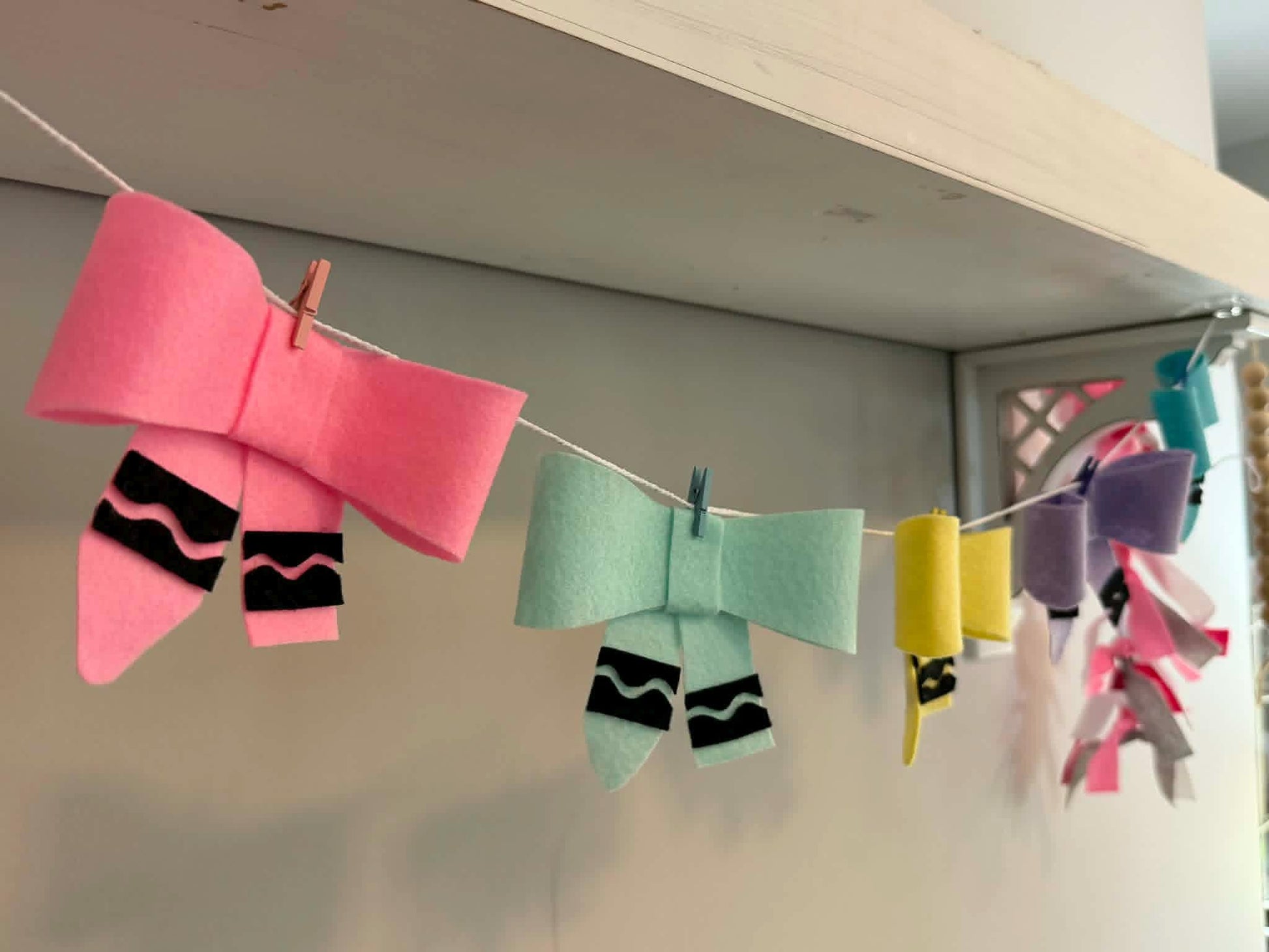 Crayon Bow Felt Garland, Pastel Classroom Banner, Art Bunting, Teacher Bulletin Board Wall Hanging Decoration