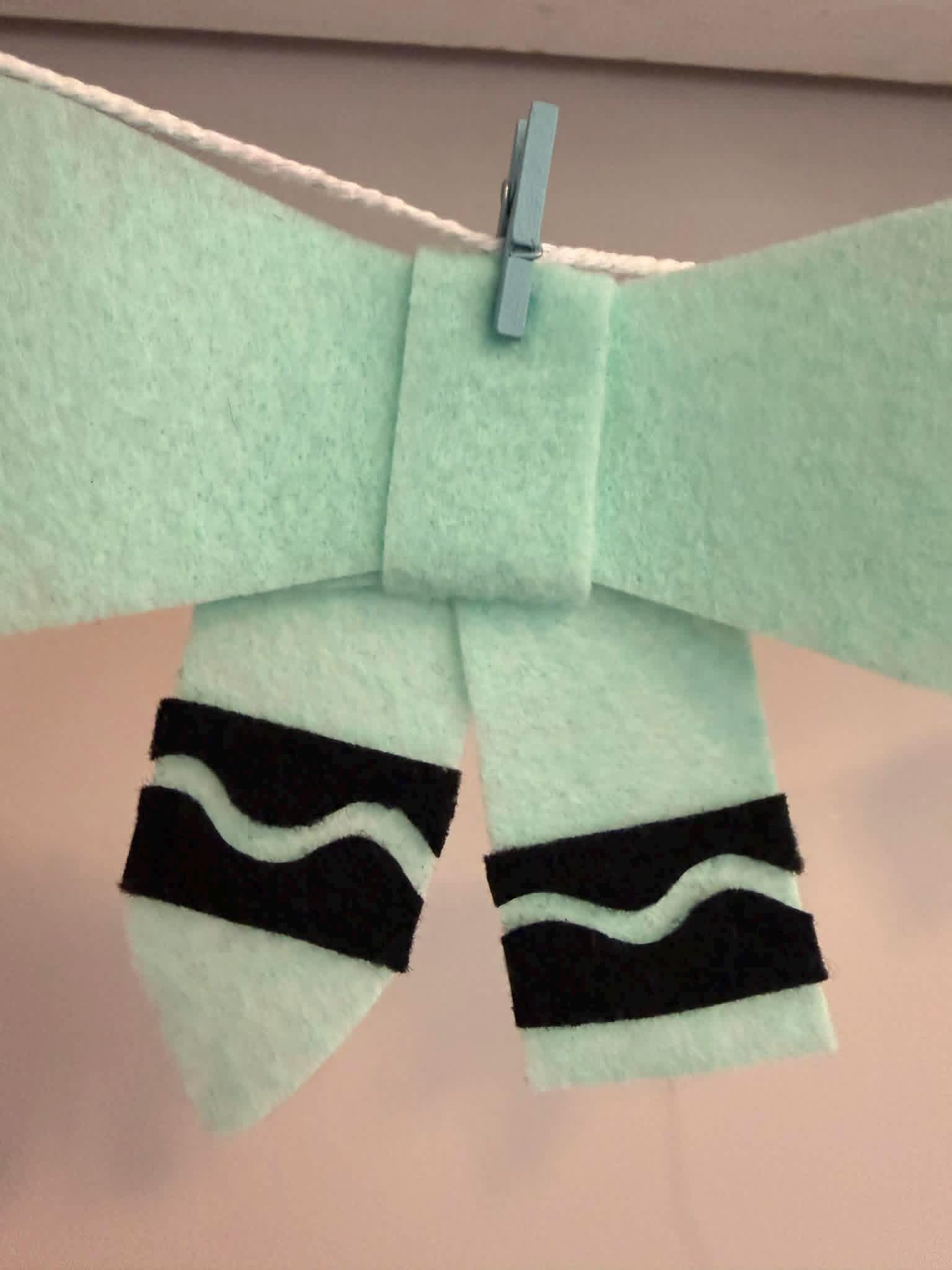 Crayon Bow Felt Garland, Pastel Classroom Banner, Art Bunting, Teacher Bulletin Board Wall Hanging Decoration